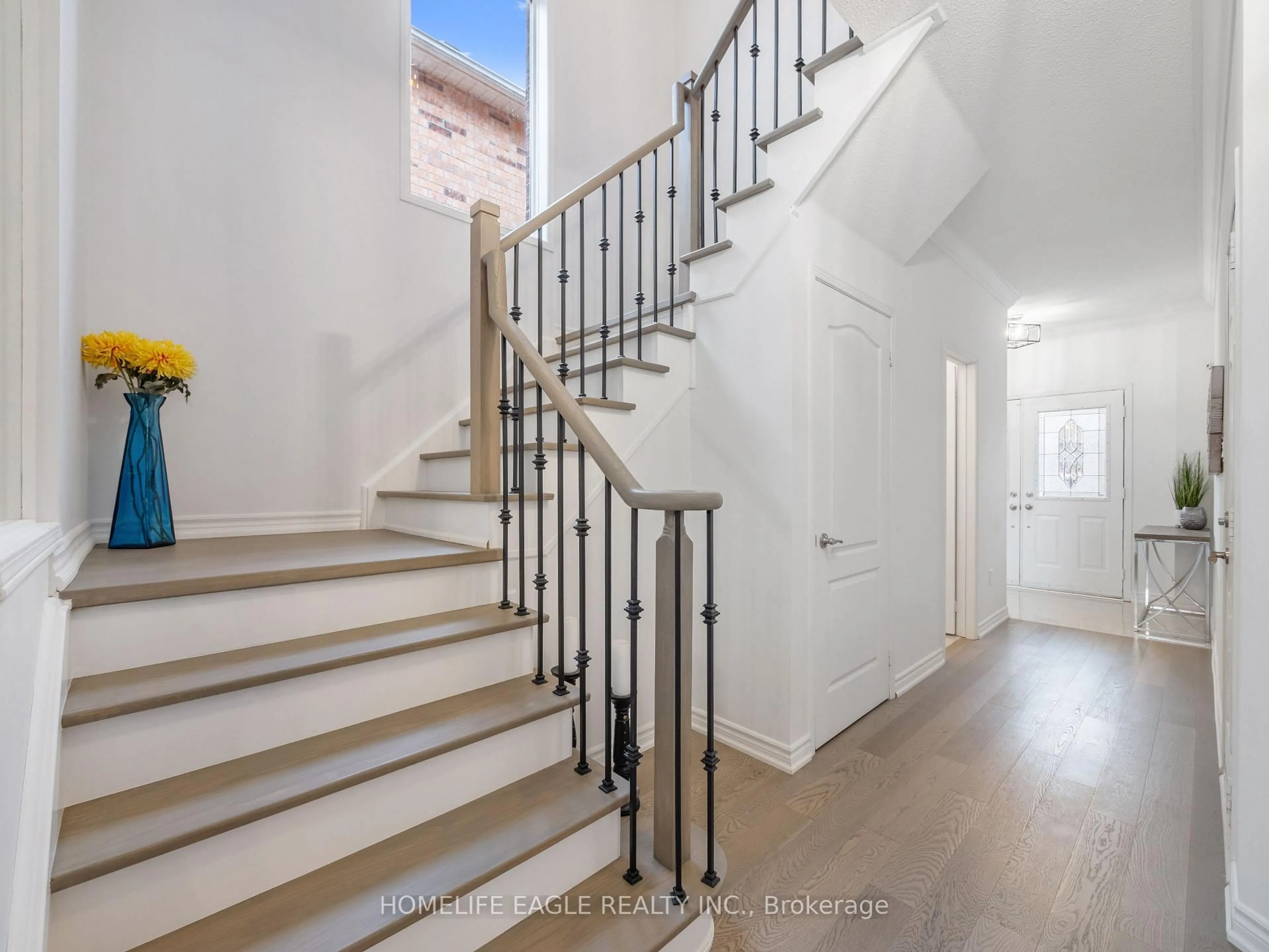 Stairs for 90 Barnwood Dr, Richmond Hill Ontario L4E 5A2