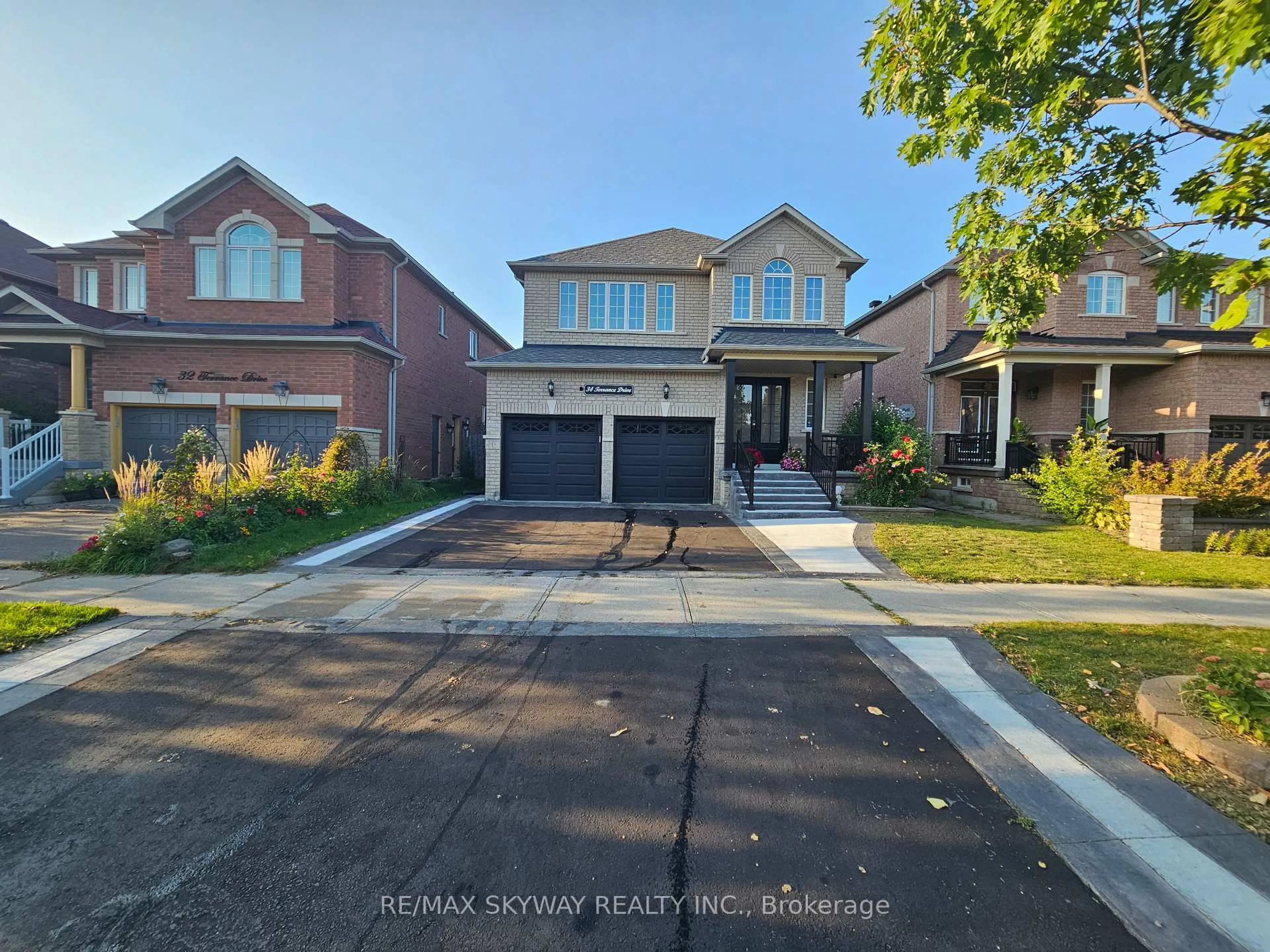 Home with brick exterior material, street for 34 Terrance Dr, Markham Ontario L6B 0M2