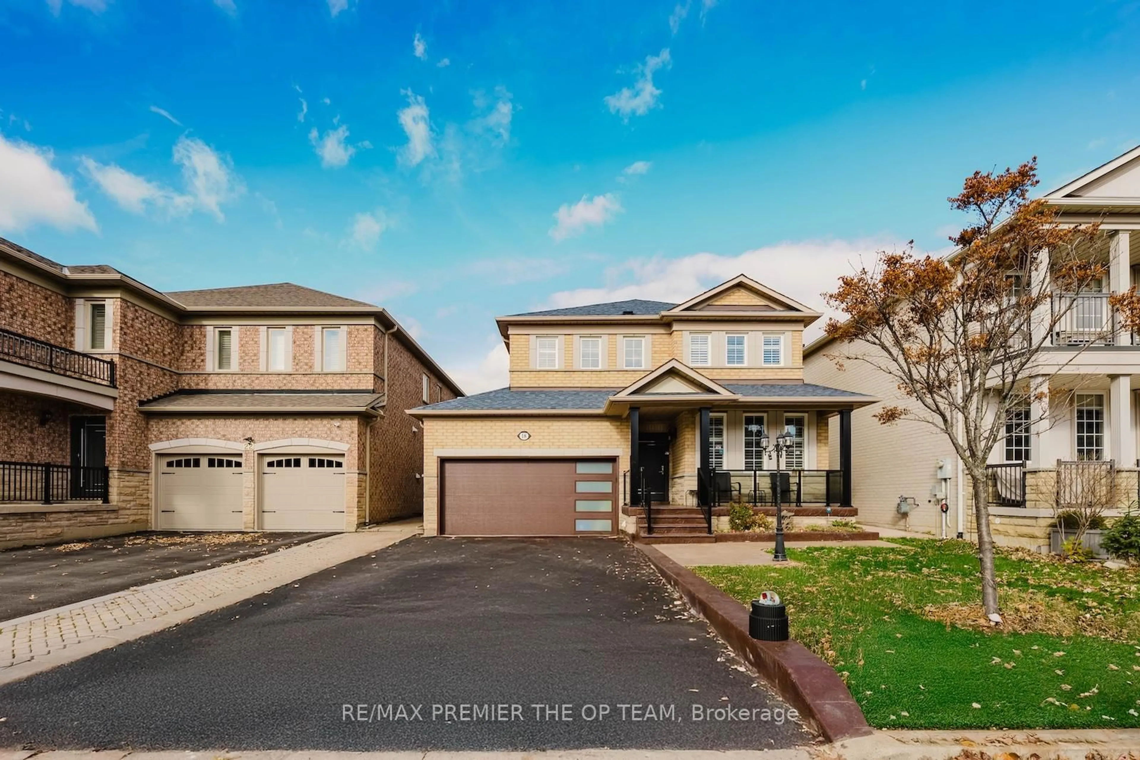 Home with vinyl exterior material, street for 18 Cormorant Cres, Vaughan Ontario L4H 2R1