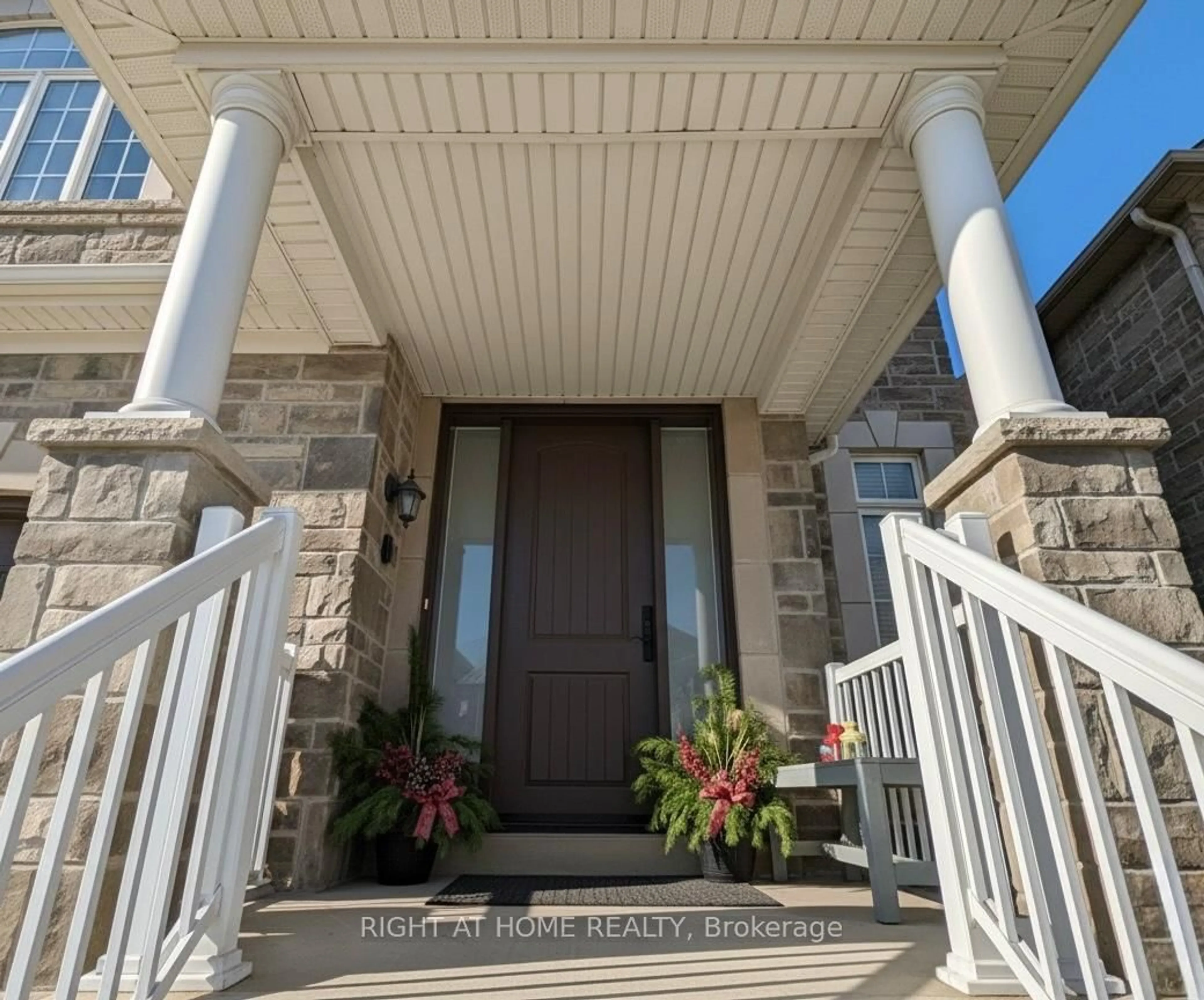 Indoor entryway for 1209 McTavish Dr, Newmarket Ontario L3X 0A9