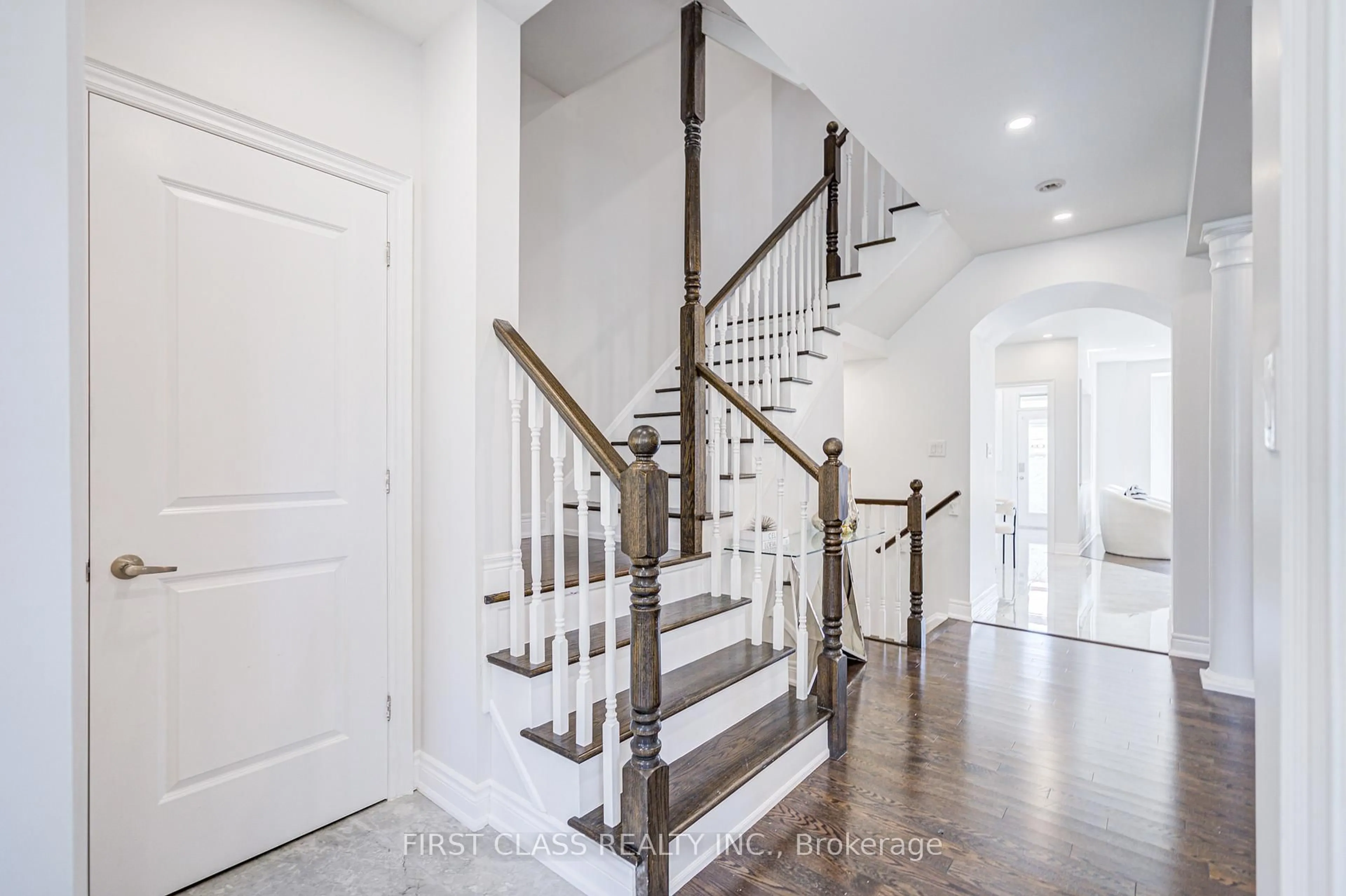 Stairs for 77 Diamond Jubilee Dr, Markham Ontario L6B 0Y5