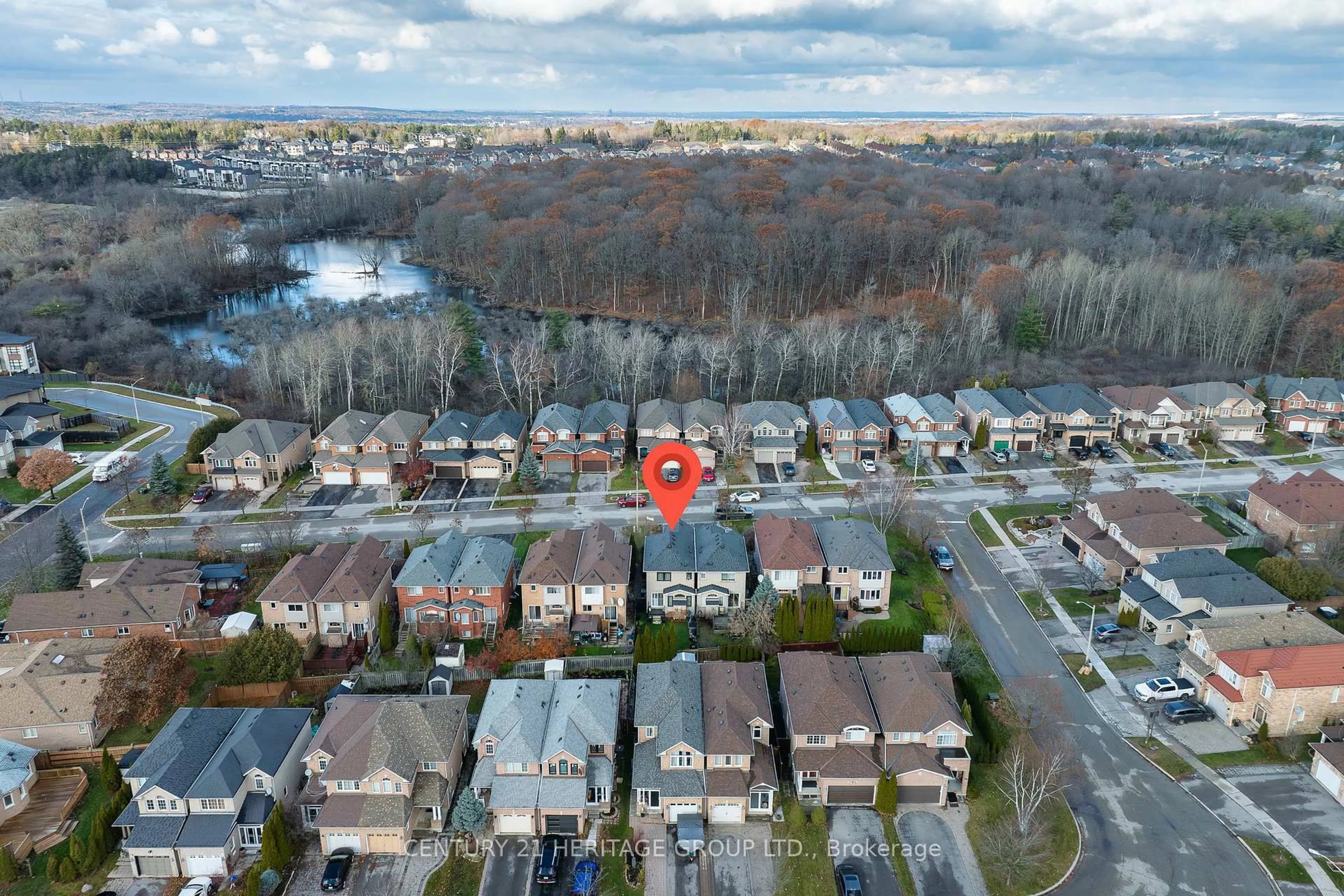 A pic from outside/outdoor area/front of a property/back of a property/a pic from drone, unknown for 23 Long Point Dr, Richmond Hill Ontario L4E 3W9