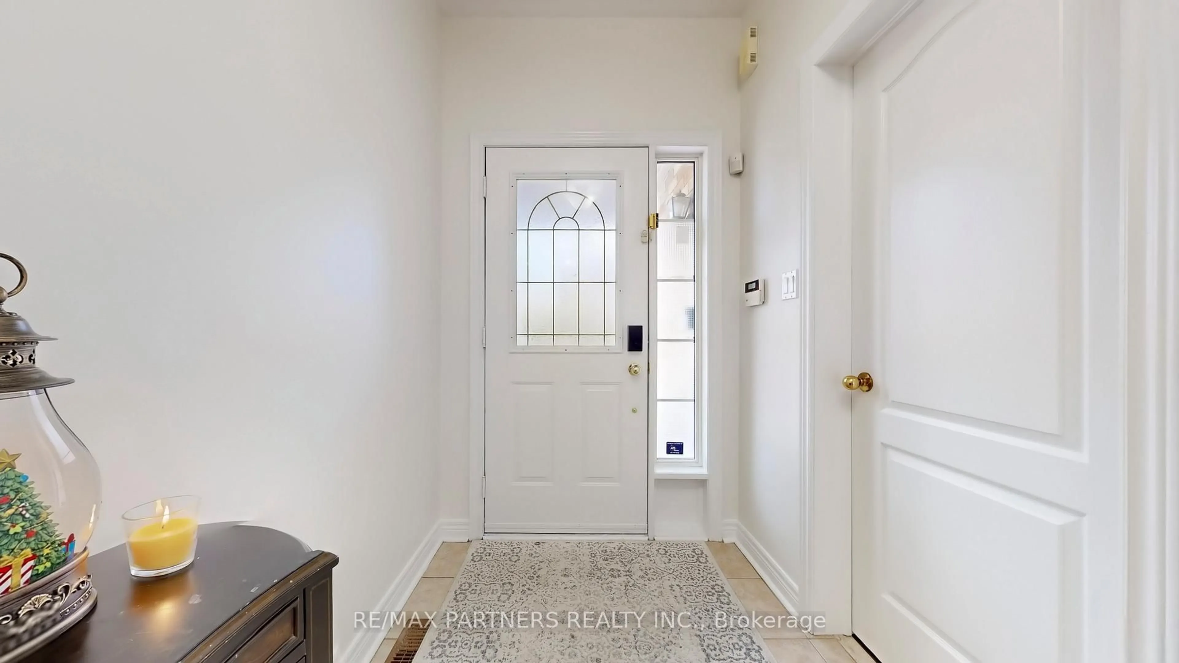 Indoor entryway for 240 Swan Park Rd, Markham Ontario L6E 0B1