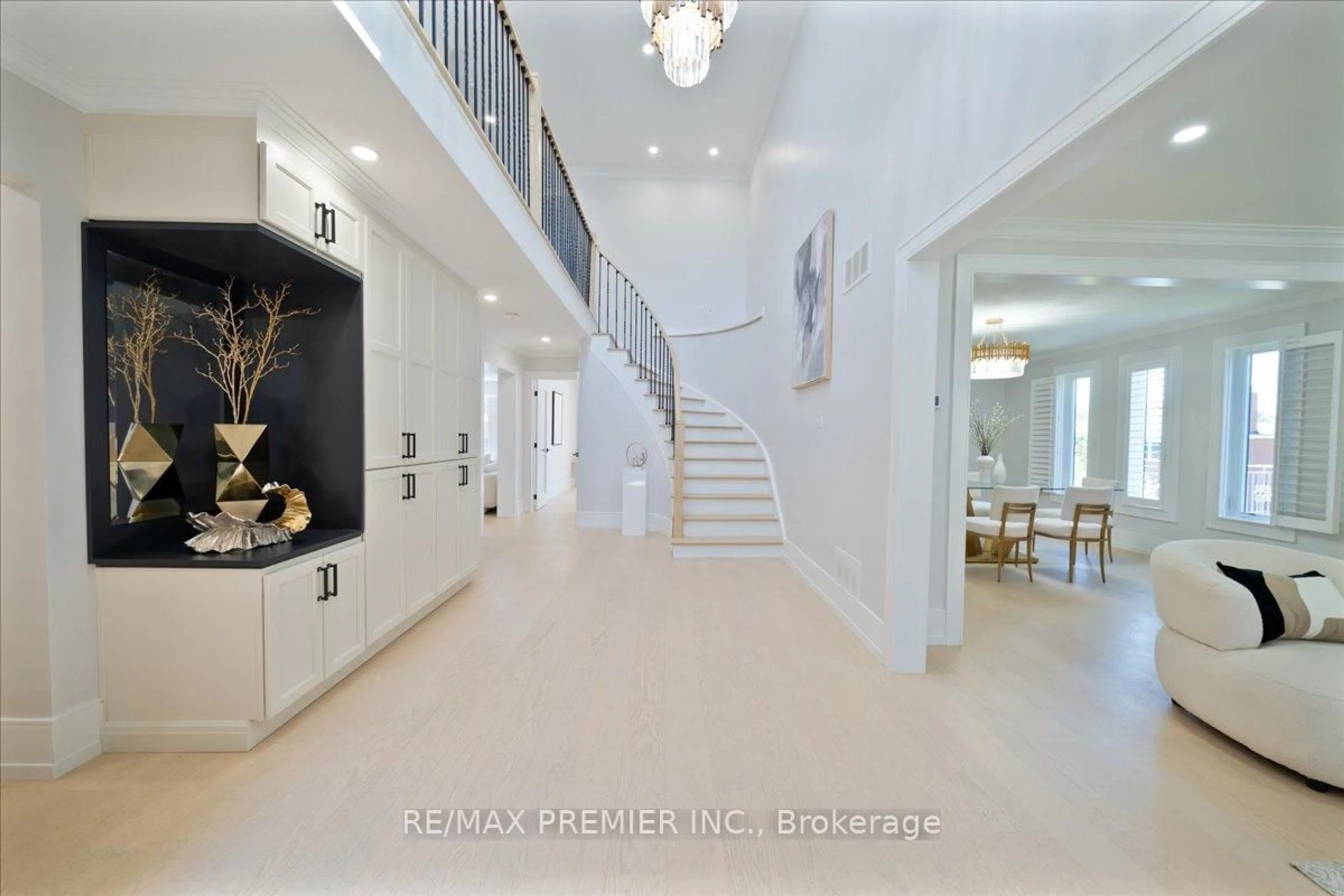 Indoor foyer for 157 Jeanne Dr, Vaughan Ontario L4L 1X8