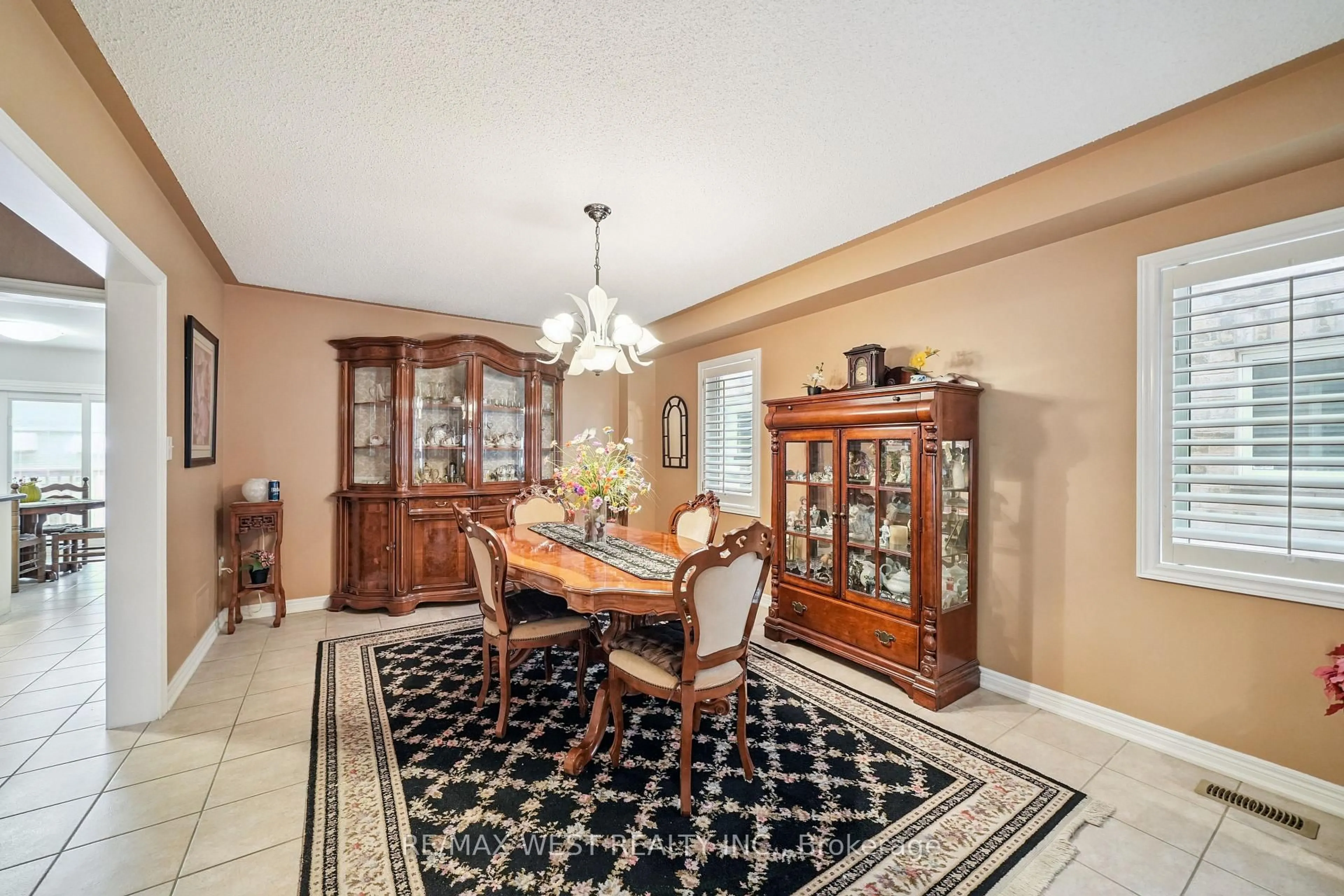 Dining room, ceramic/tile floor for 65 Kingly Crest Way, Vaughan Ontario L4H 1M8