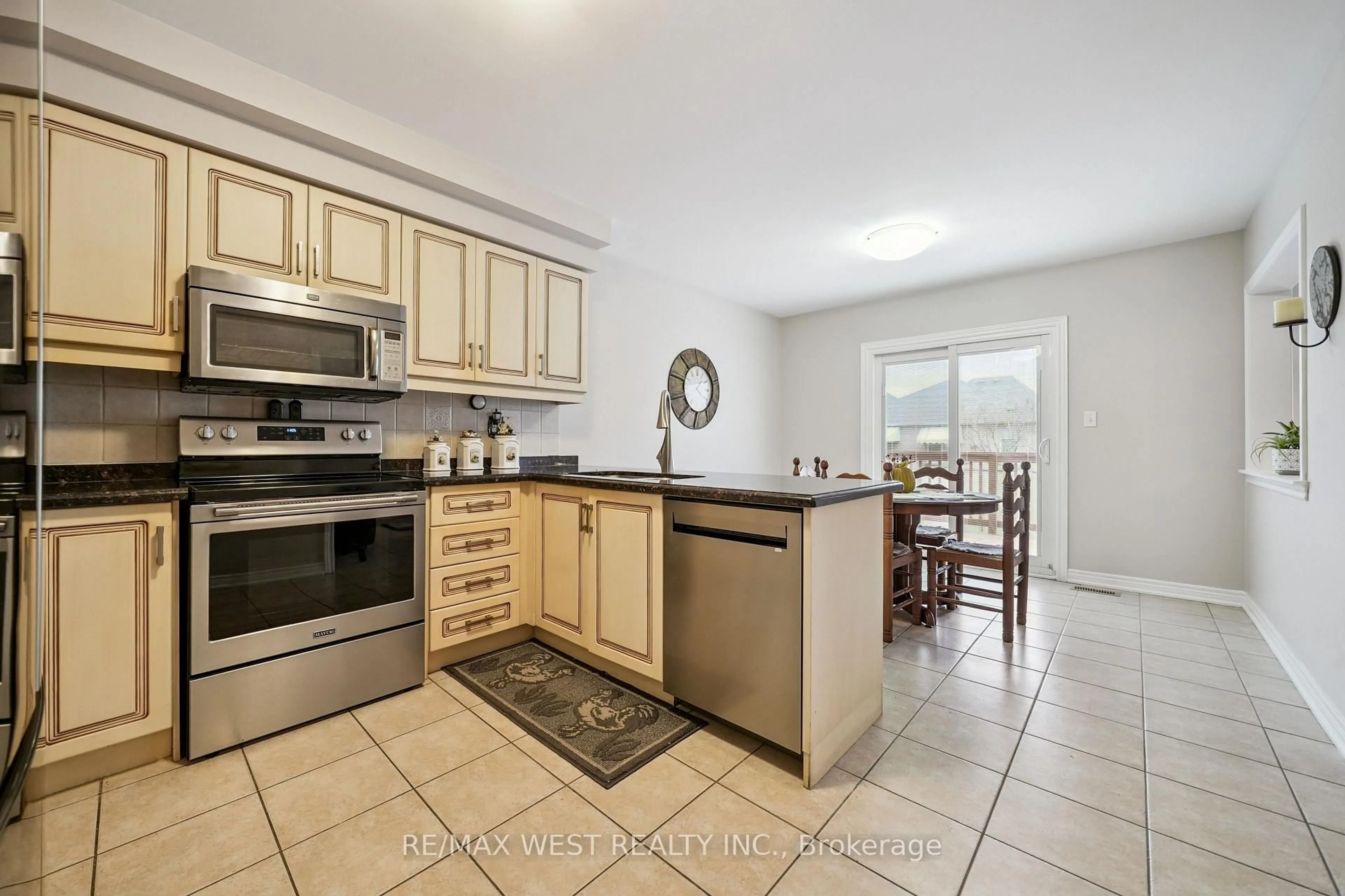 Open concept kitchen, ceramic/tile floor for 65 Kingly Crest Way, Vaughan Ontario L4H 1M8