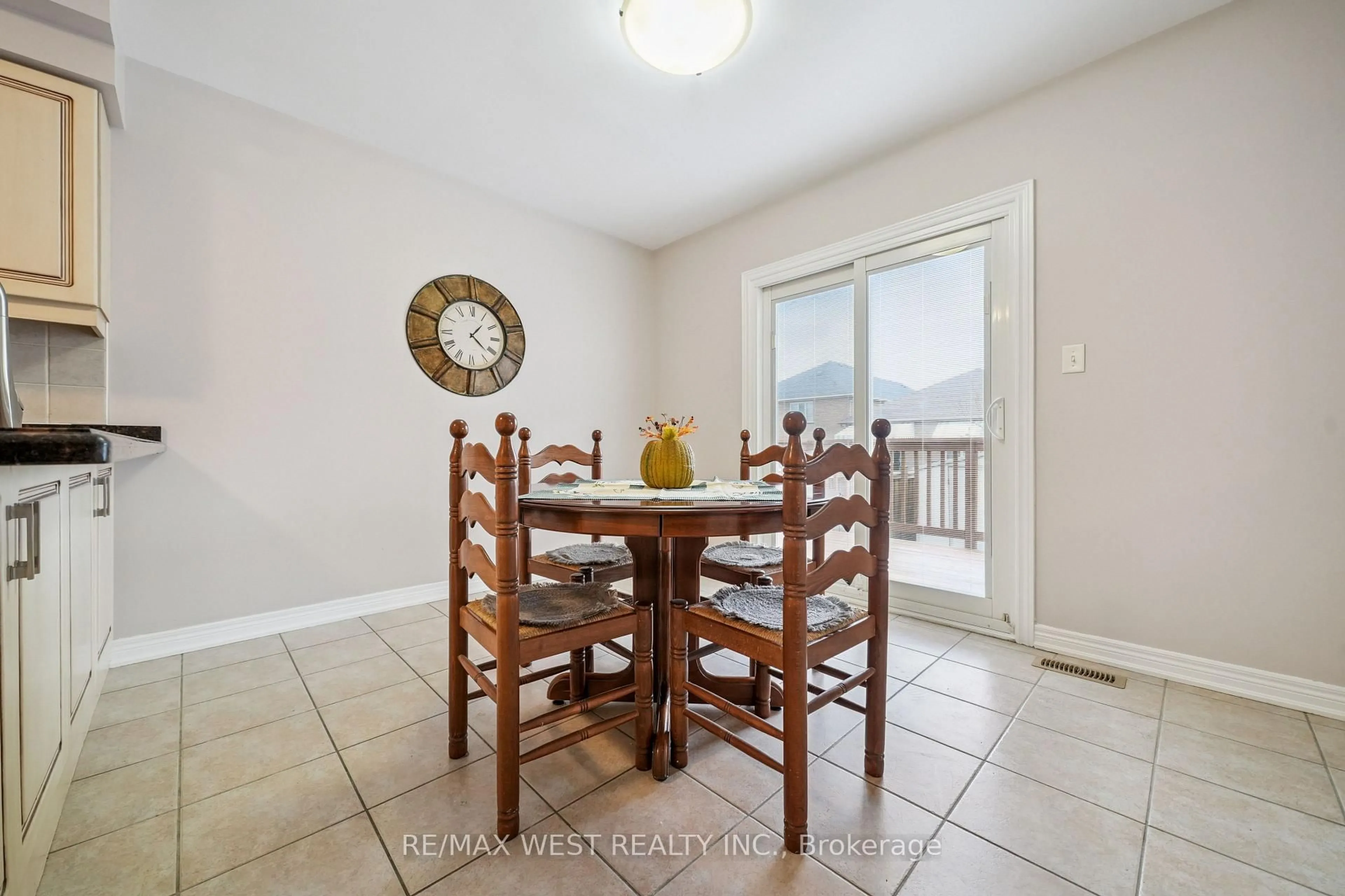 Dining room, unknown for 65 Kingly Crest Way, Vaughan Ontario L4H 1M8