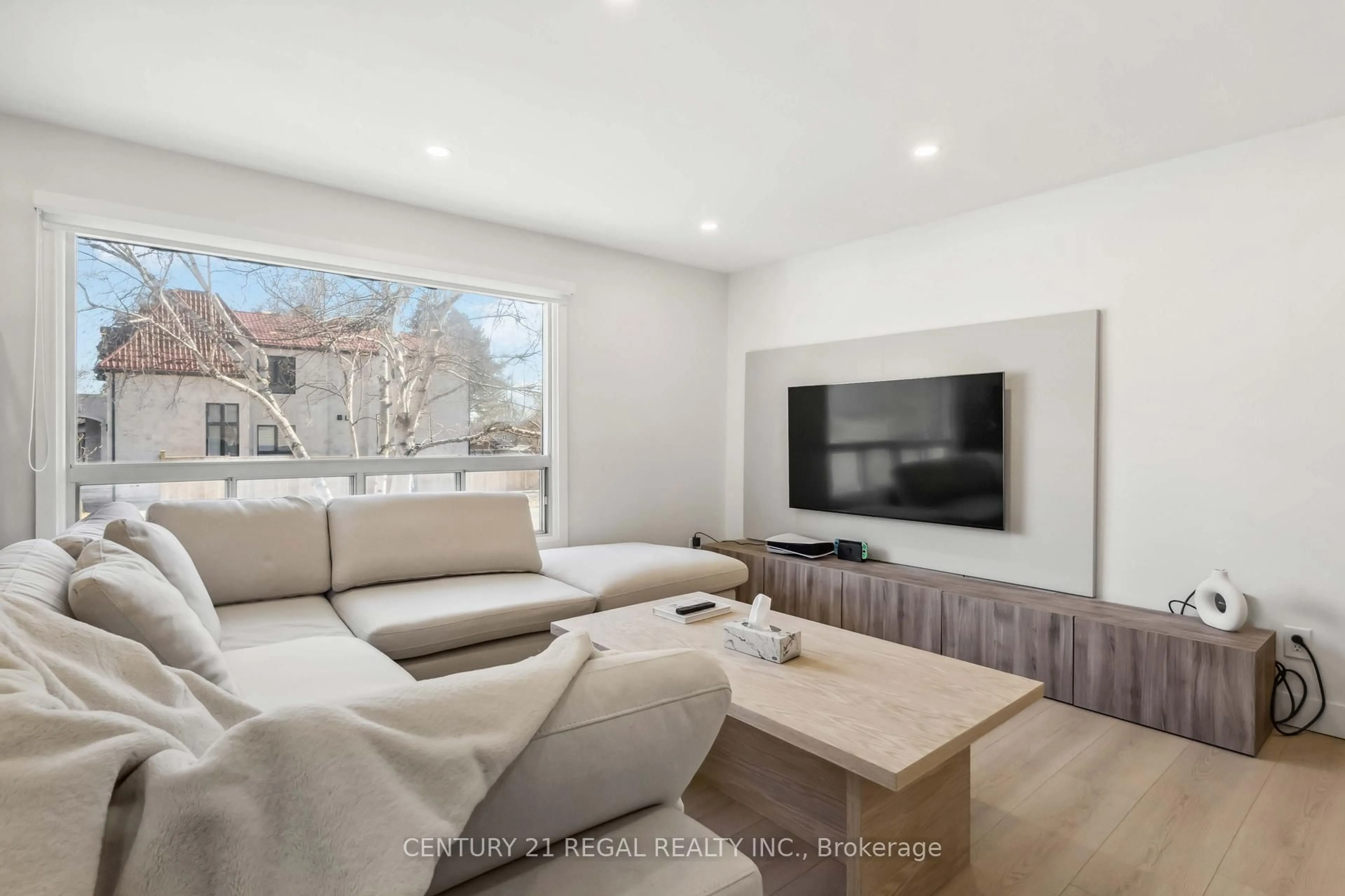 Living room with furniture, unknown for 26 Sir Bedevere Pl, Markham Ontario L3P 2W2