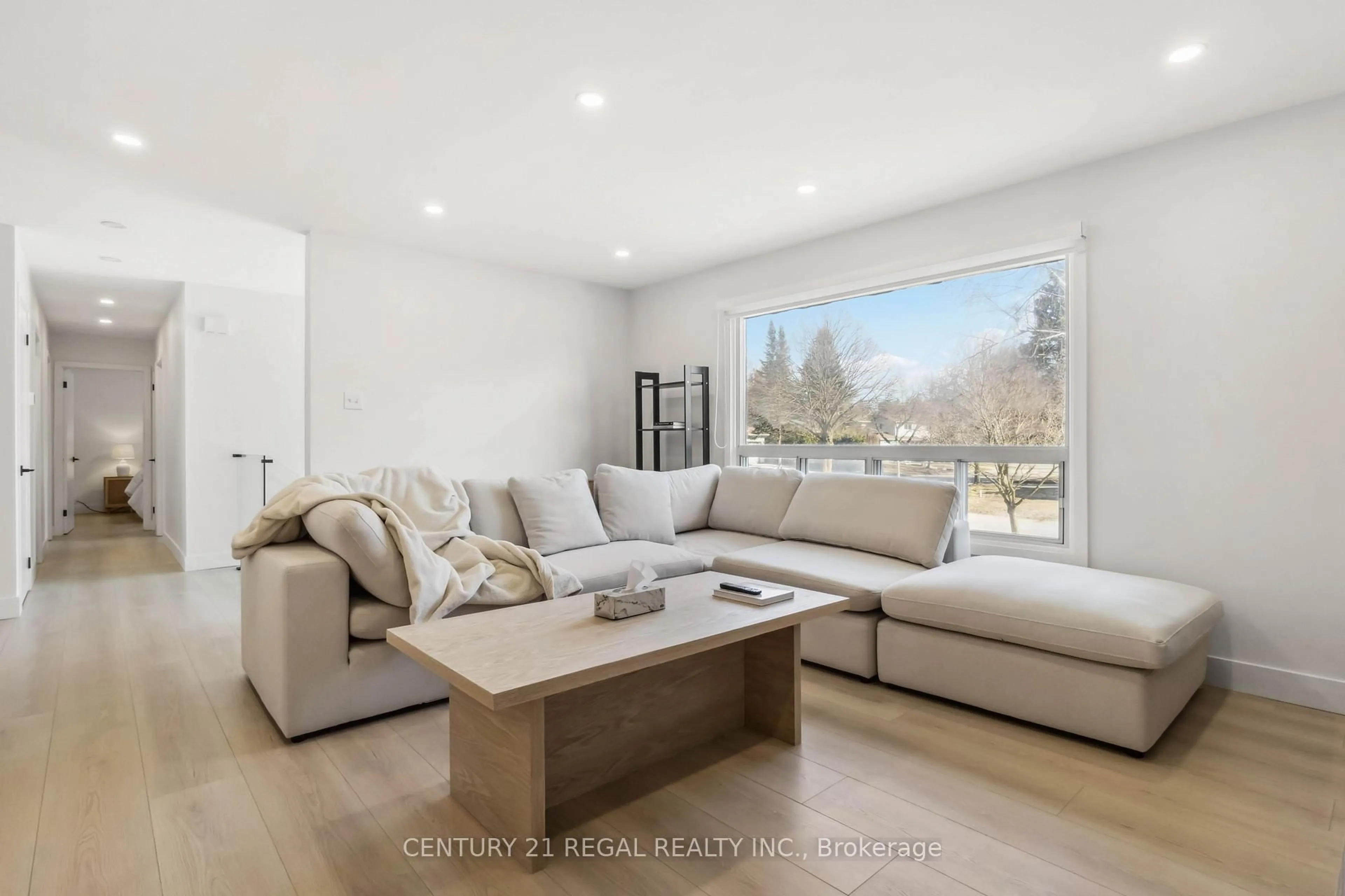 Living room with furniture, wood/laminate floor for 26 Sir Bedevere Pl, Markham Ontario L3P 2W2