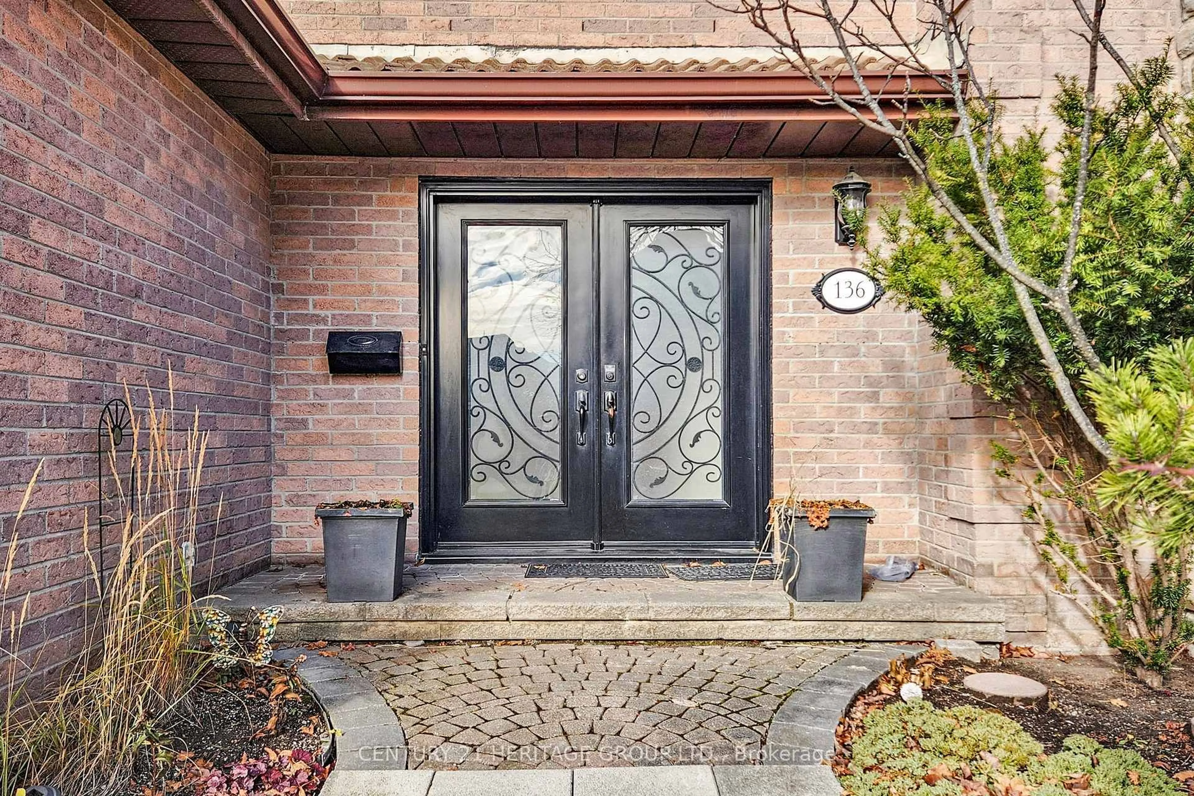 Indoor entryway for 136 Cranberry Lane, Aurora Ontario L4G 5Z3