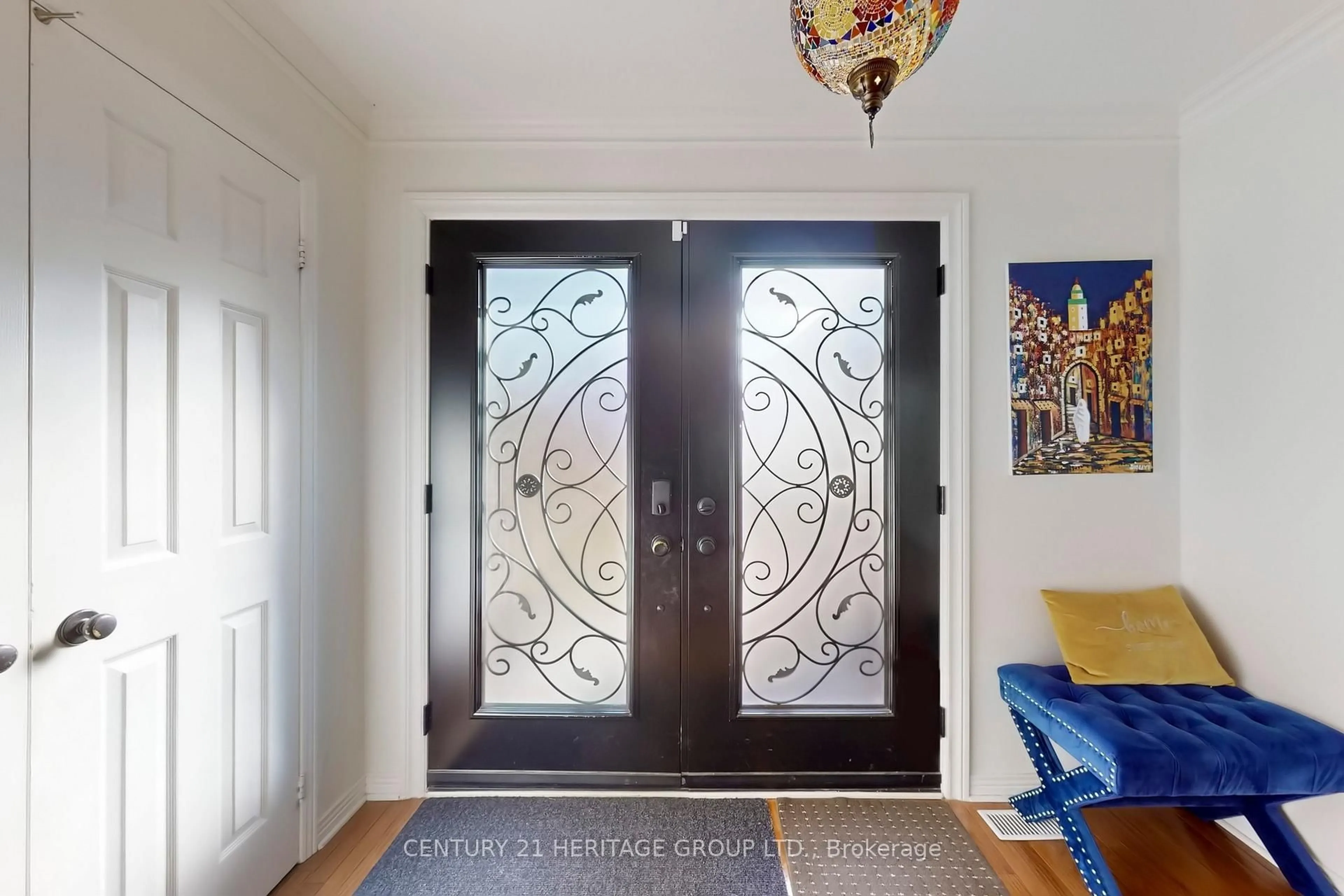 Indoor entryway for 136 Cranberry Lane, Aurora Ontario L4G 5Z3