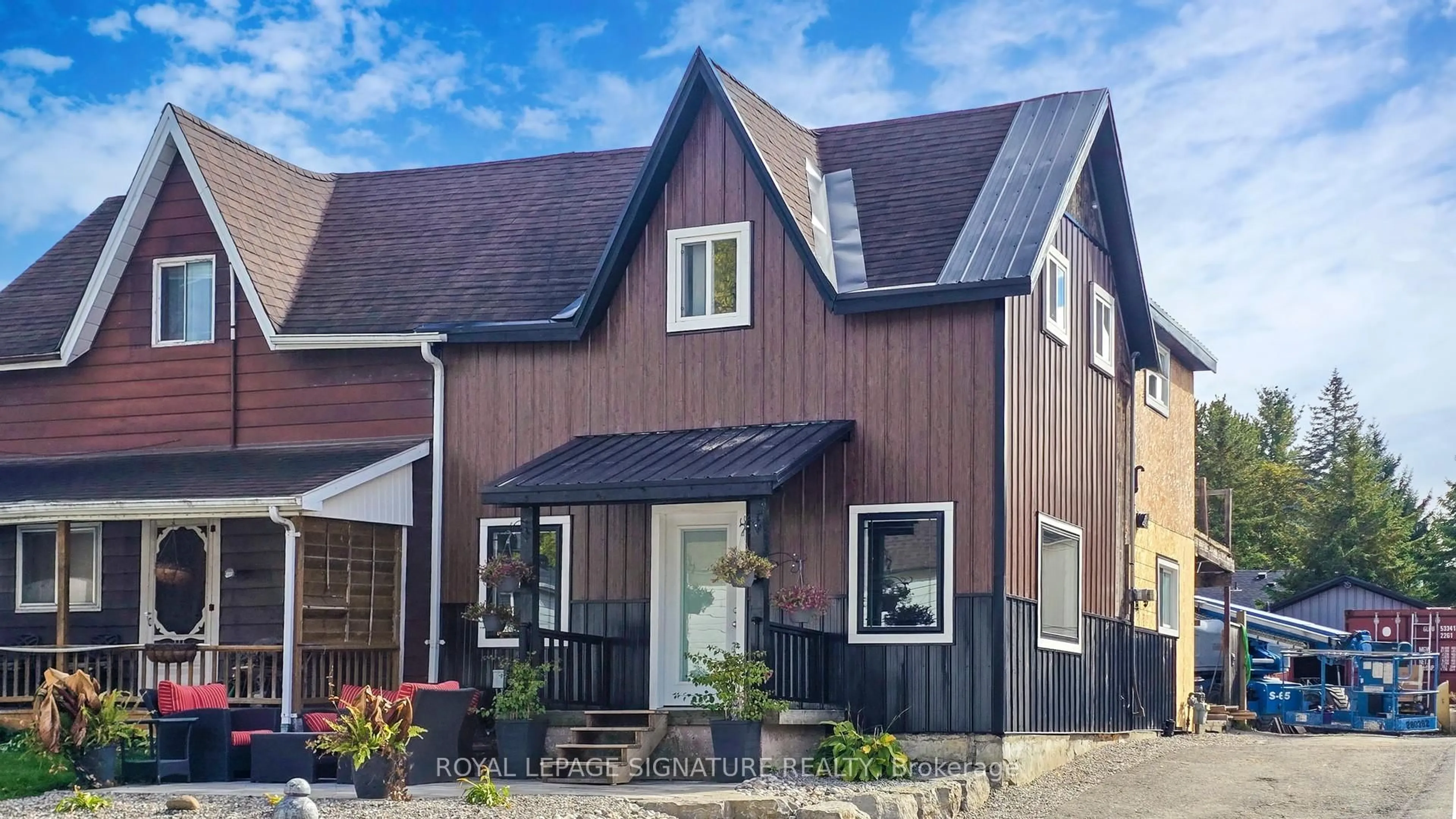 Home with vinyl exterior material, street for 94 Mill St, Uxbridge Ontario L9P 1H4