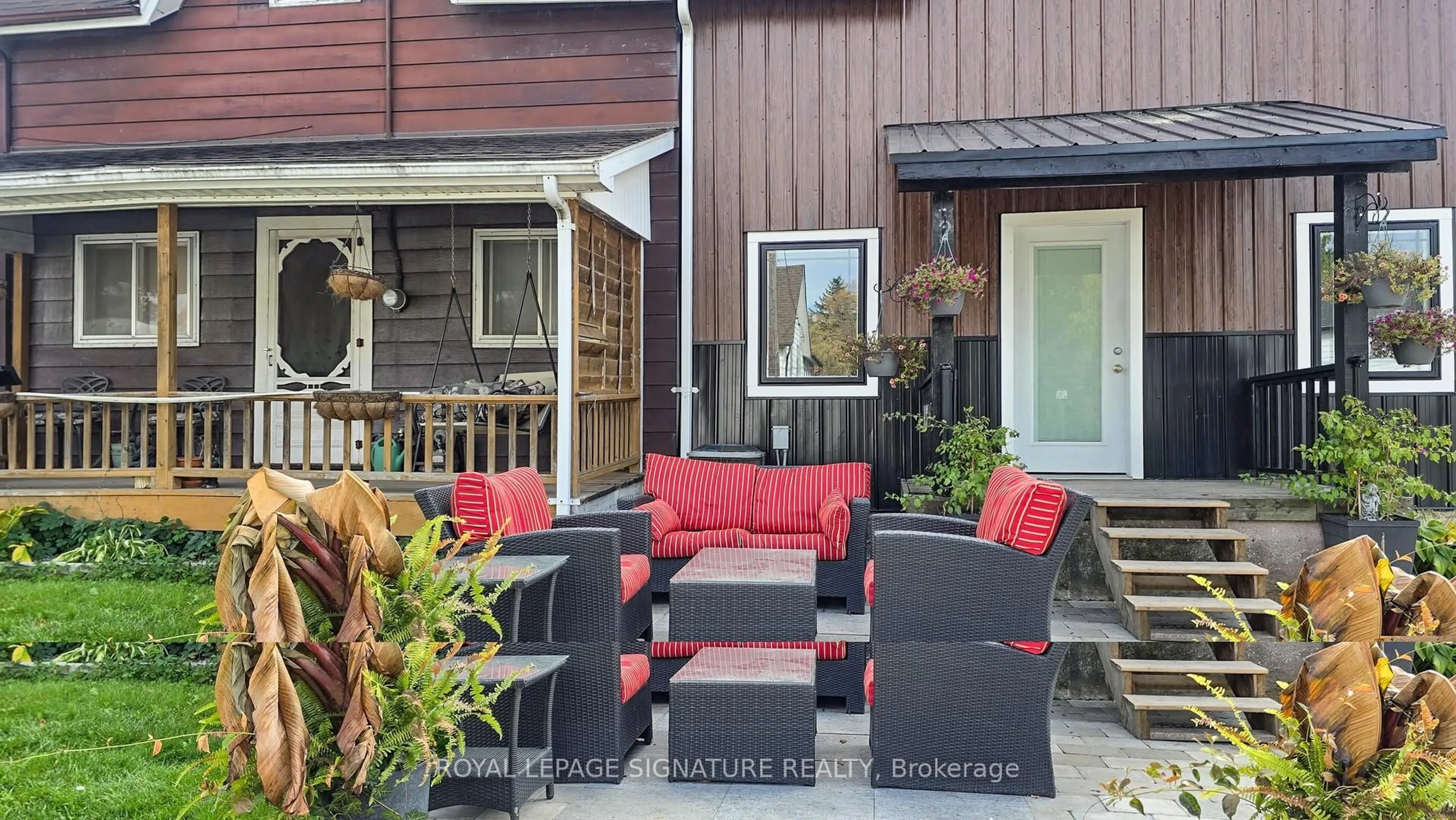 Patio, street for 94 Mill St, Uxbridge Ontario L9P 1H4