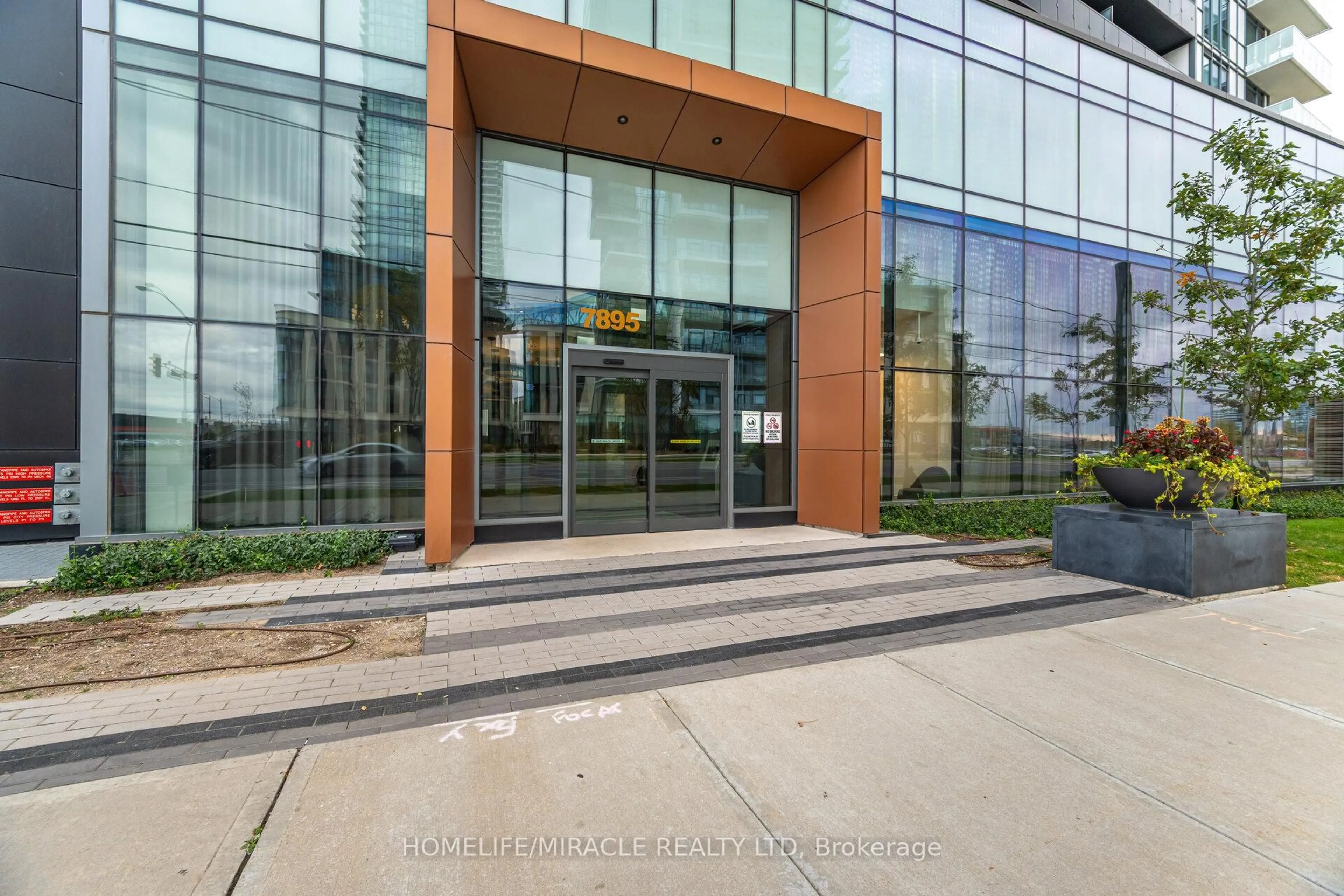 Indoor foyer for 7895 Jane St #505, Vaughan Ontario L4K 2M7