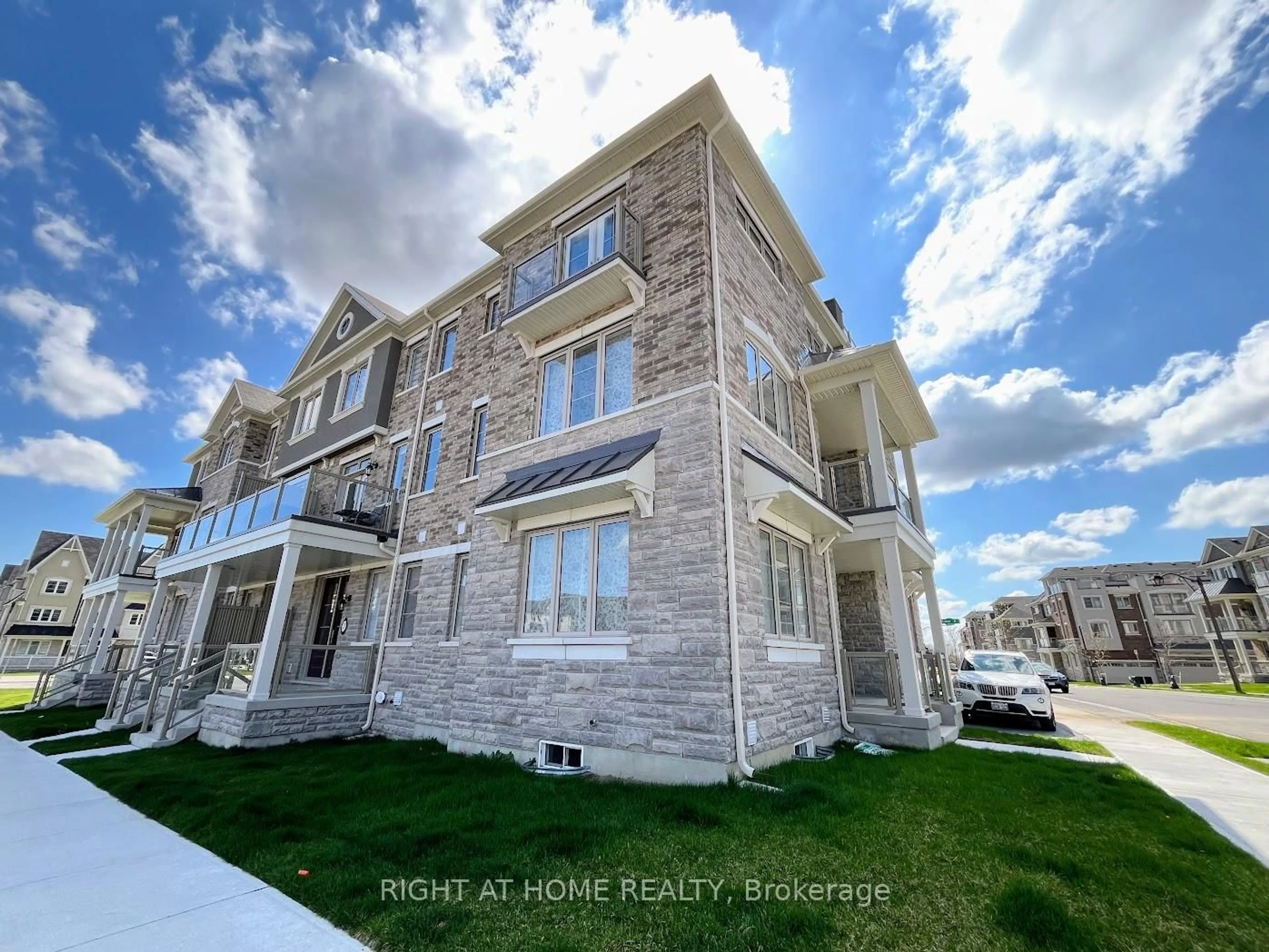 A pic from outside/outdoor area/front of a property/back of a property/a pic from drone, building for 1 Bruce Boyd Dr, Markham Ontario L6B 1R3