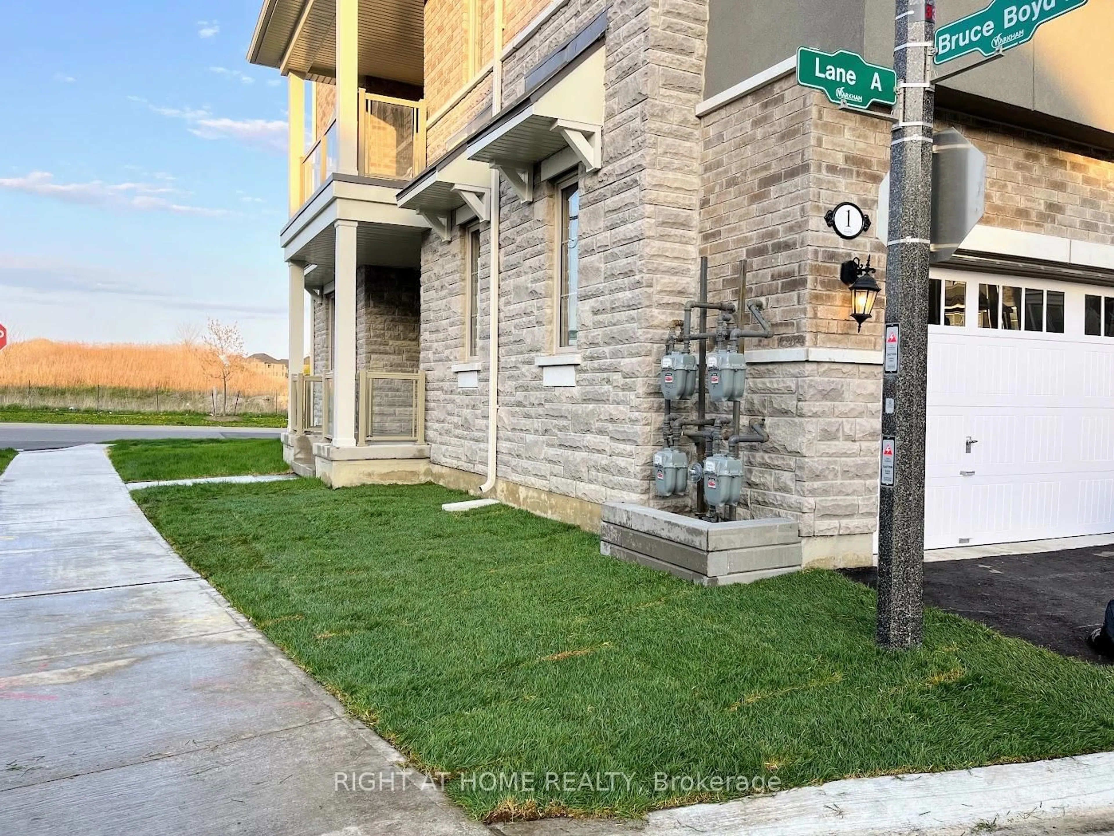 Patio, street for 1 Bruce Boyd Dr, Markham Ontario L6B 1R3