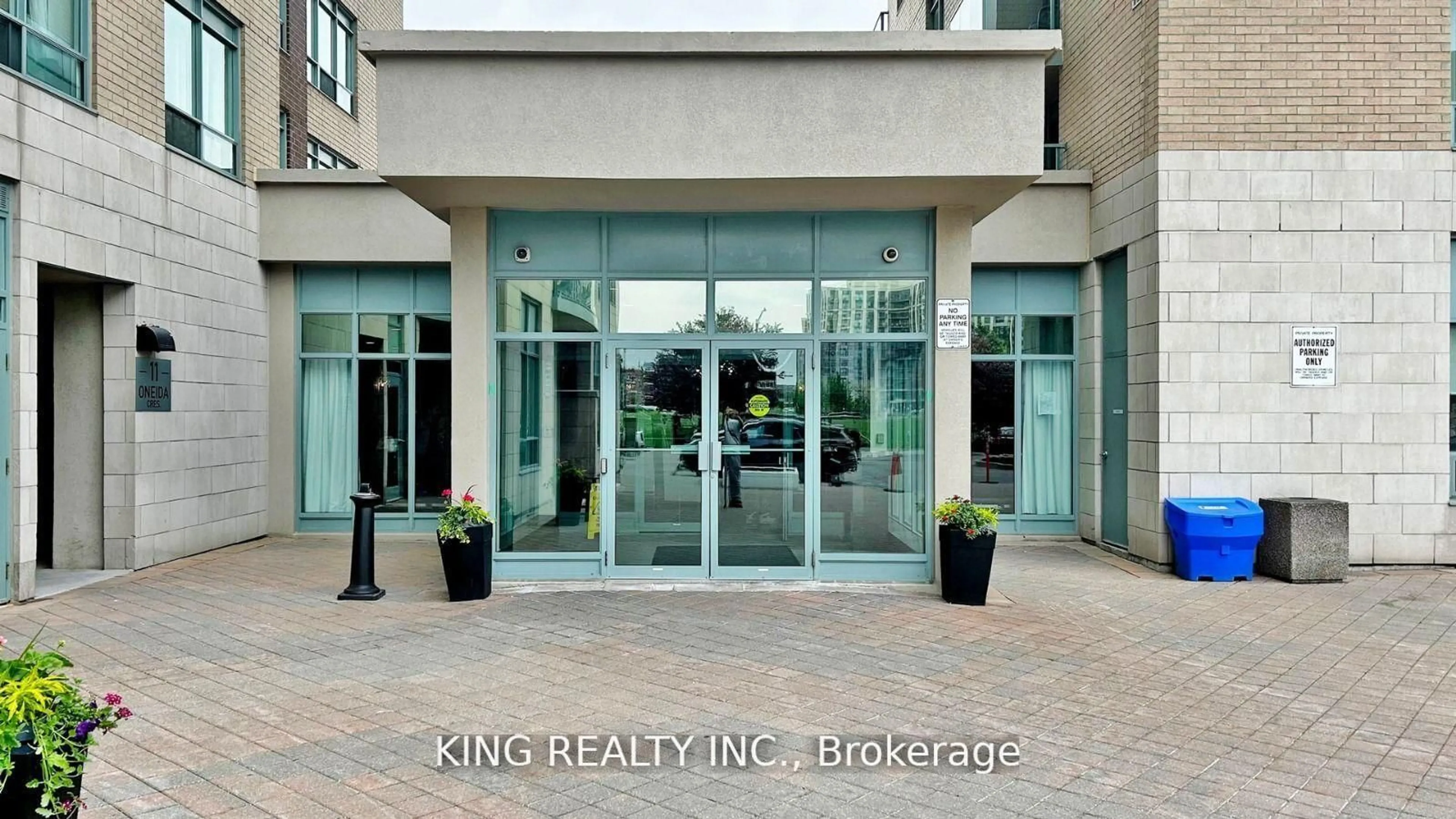 Indoor entryway for 23 Oneida Cres #901, Richmond Hill Ontario L4B 0A2