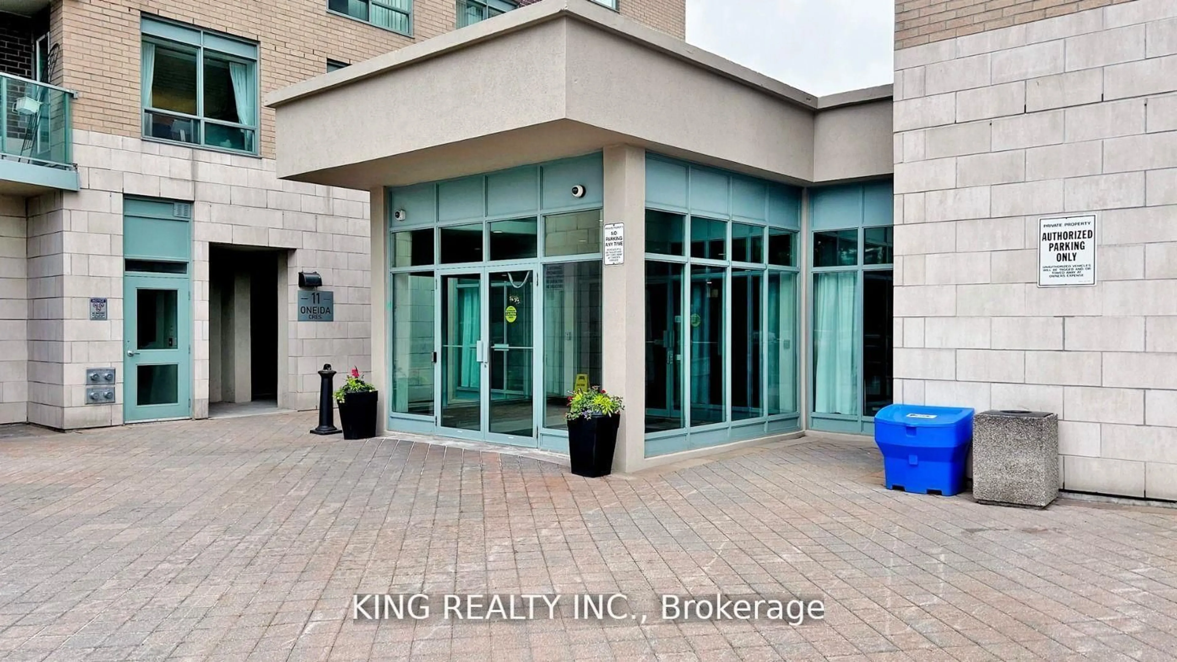 Indoor foyer for 23 Oneida Cres #901, Richmond Hill Ontario L4B 0A2