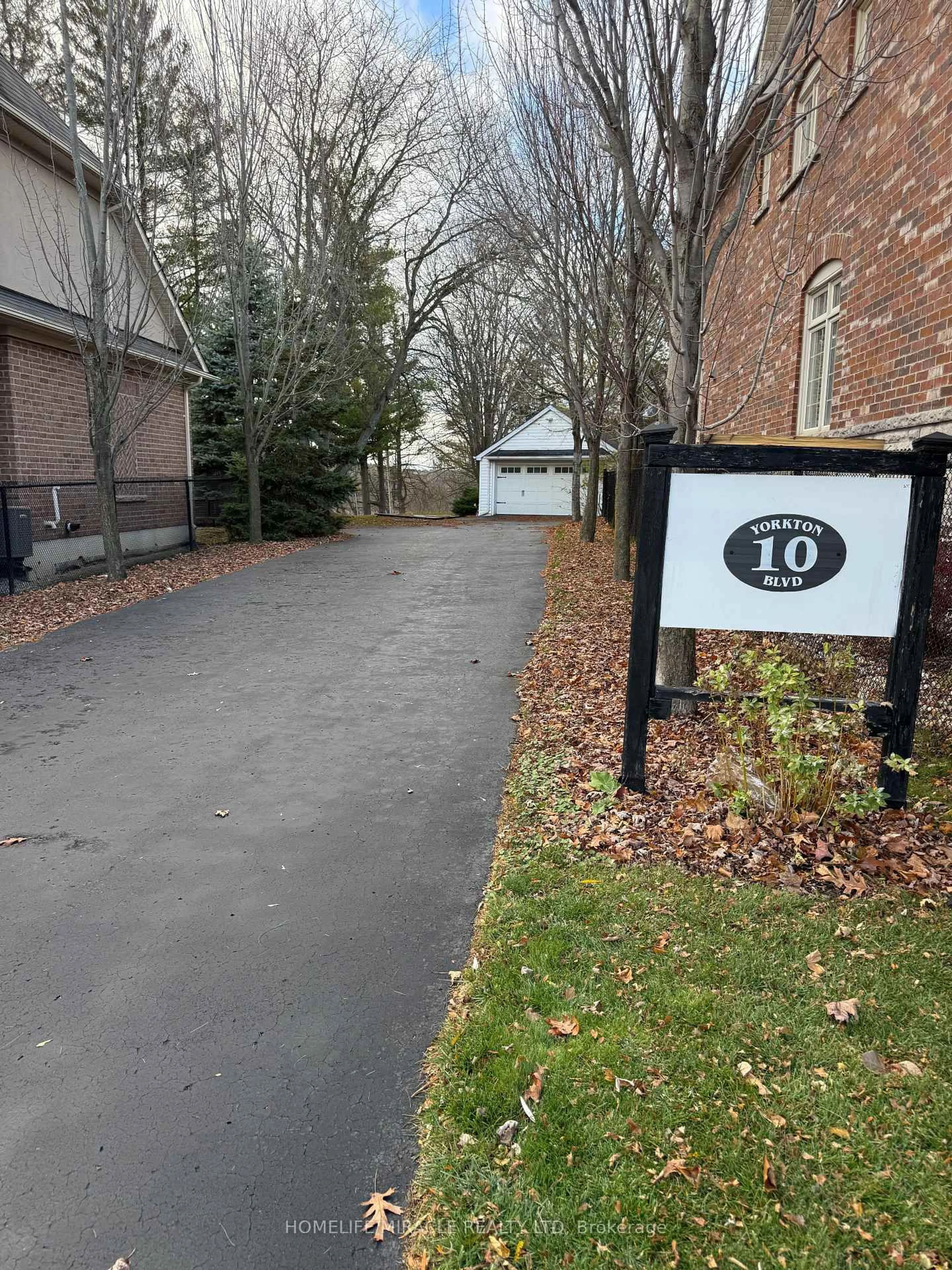 Unknown for 10 Yorkton Blvd, Markham Ontario L6C 0J9