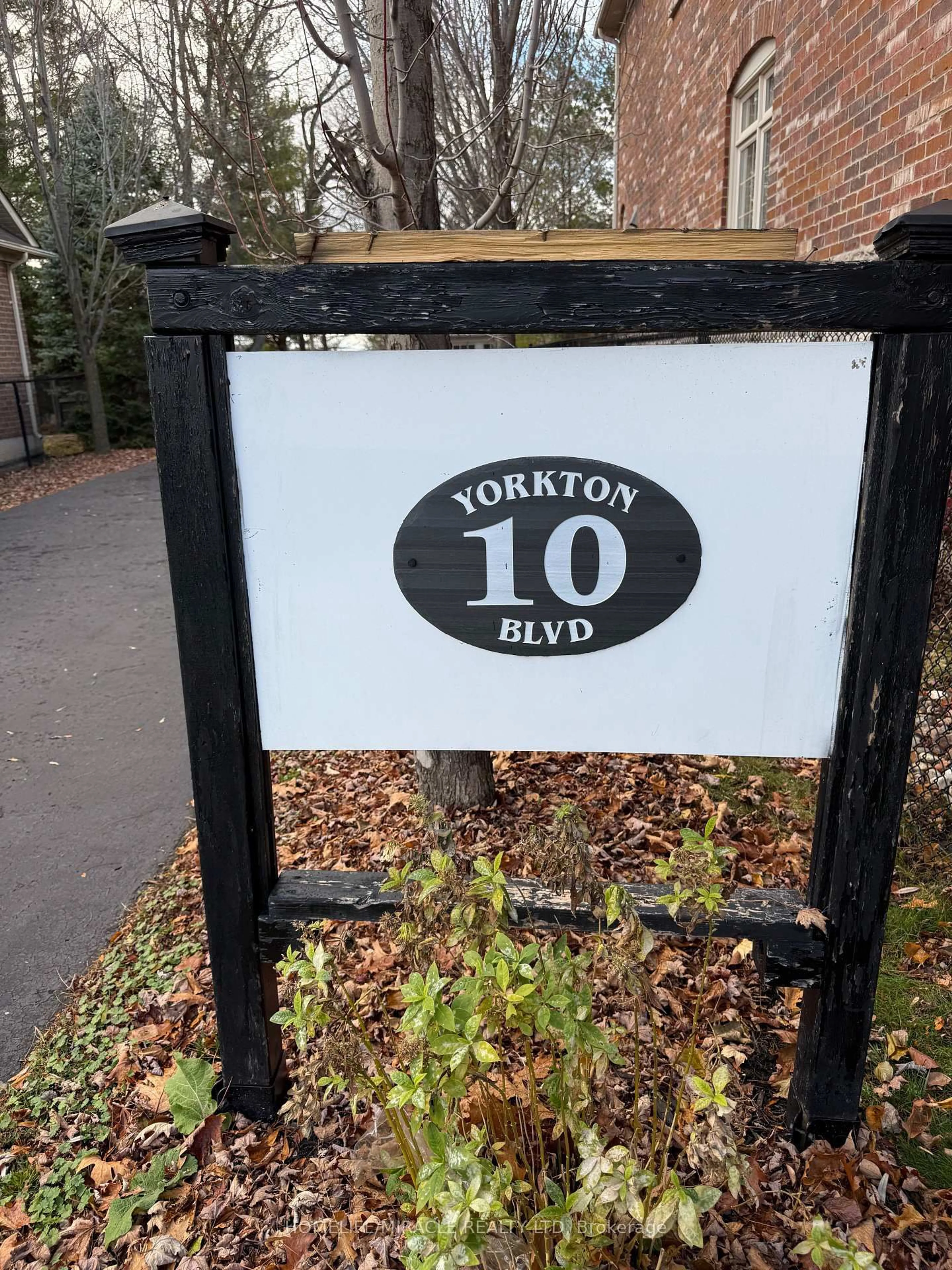 Unknown for 10 Yorkton Blvd, Markham Ontario L6C 0J9