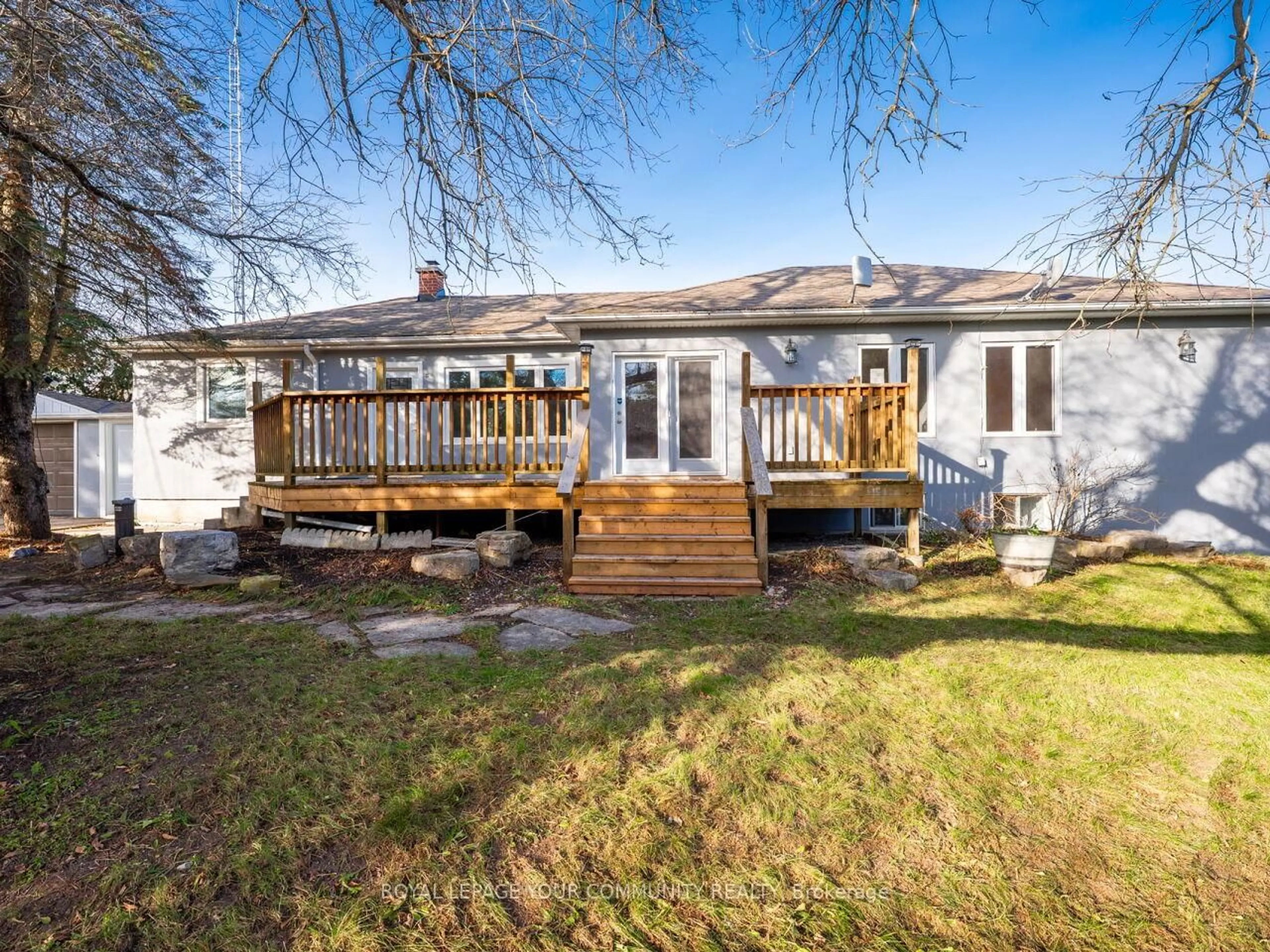 A pic from outside/outdoor area/front of a property/back of a property/a pic from drone, street for 4800 Herald Rd, East Gwillimbury Ontario L0G 1M0