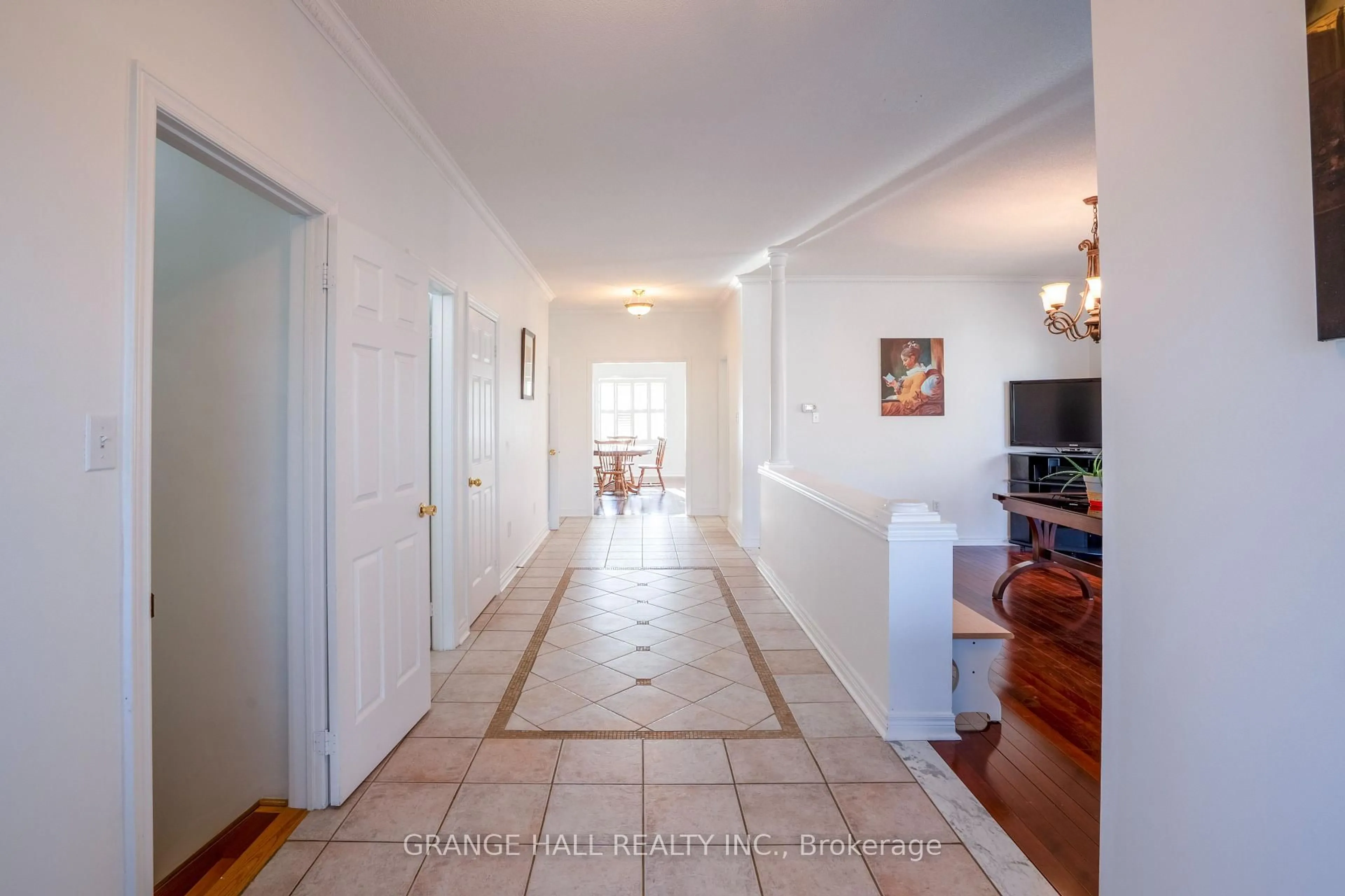 Indoor foyer for 17 Lomond Ave, Vaughan Ontario L6A 2N7