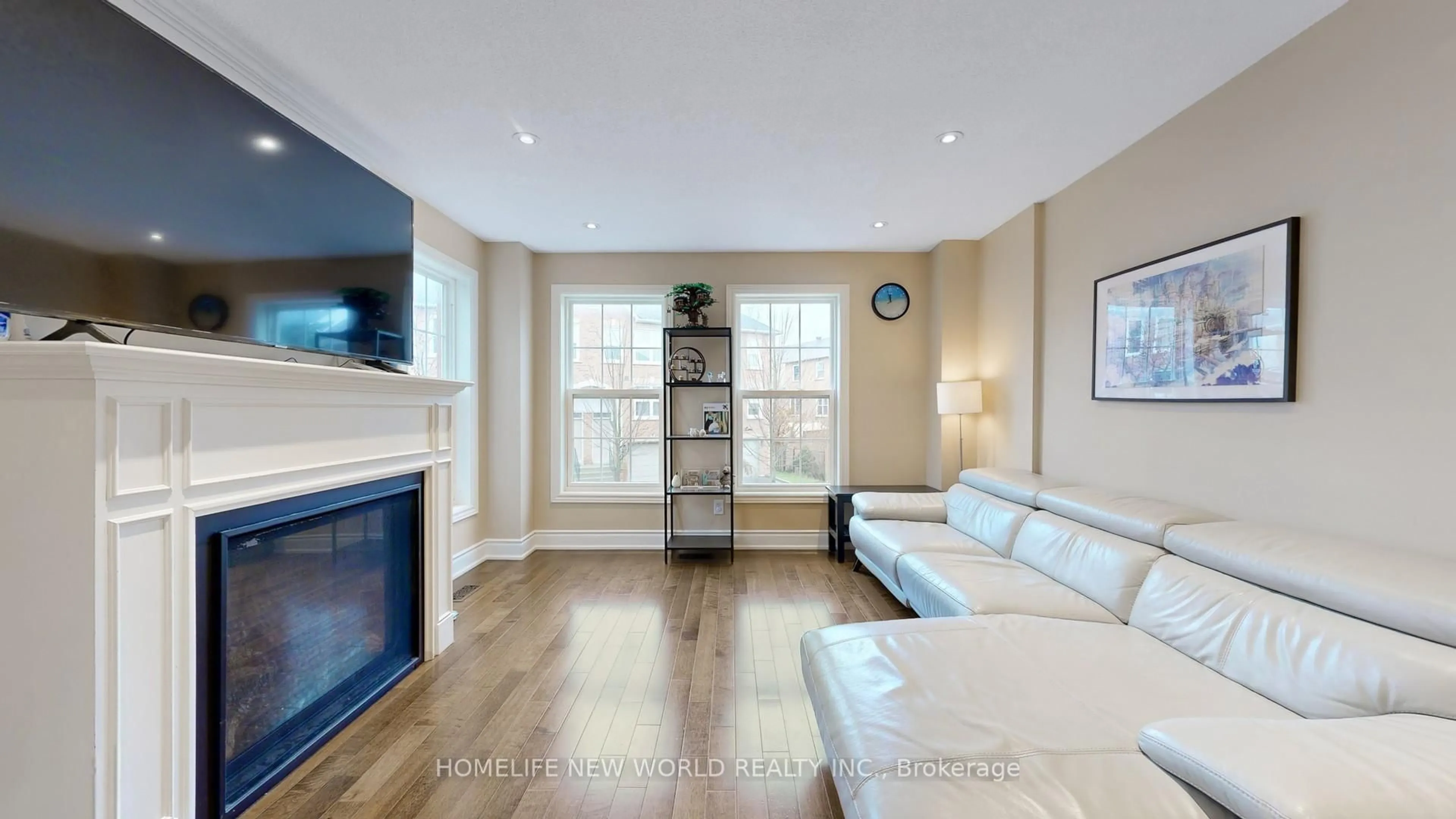 Living room with furniture, unknown for 52 Wyatt Lane #20, Aurora Ontario L4G 7E4