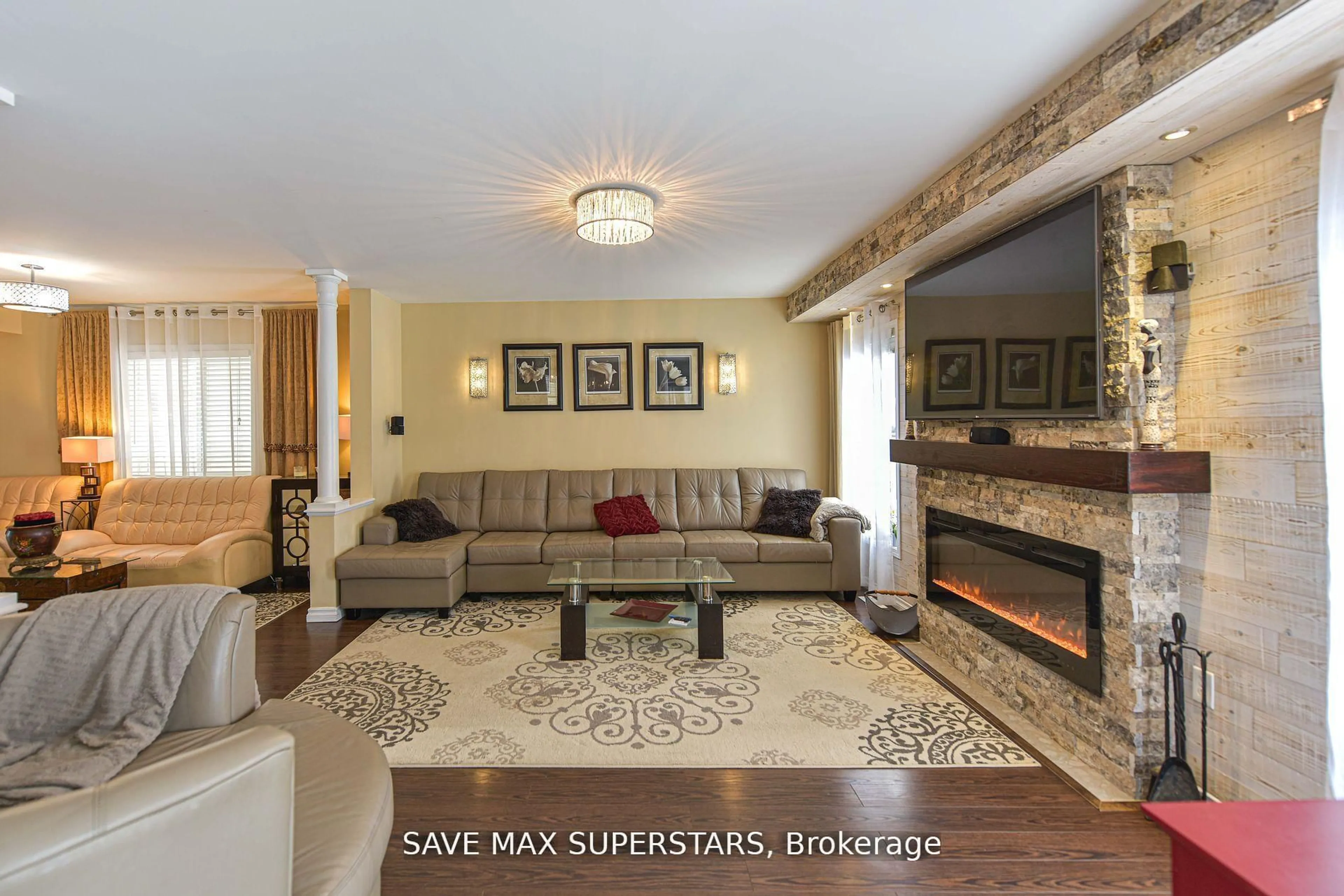 Living room with furniture, unknown for 1246 LESLIE Dr, Innisfil Ontario L9S 0G3