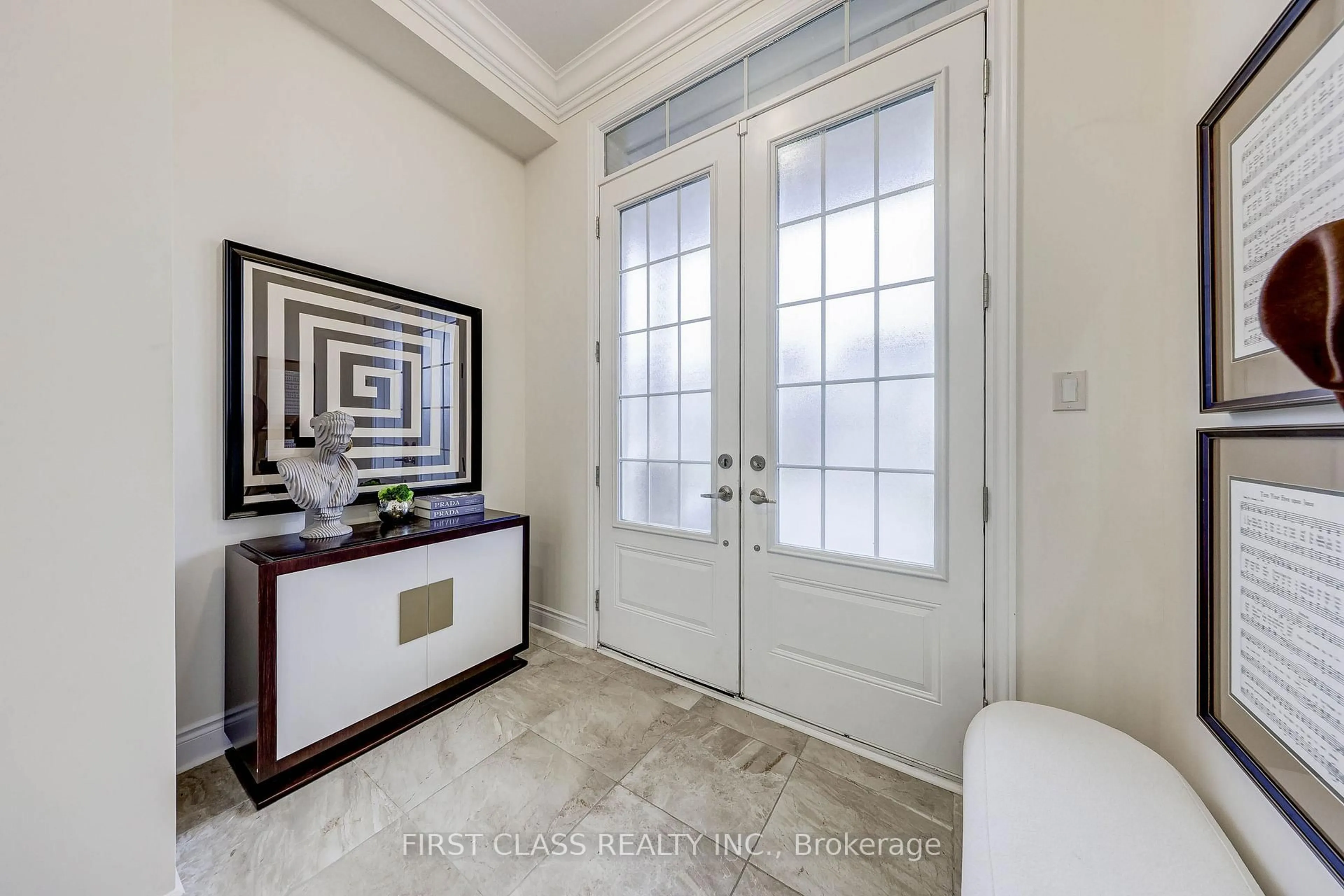 Indoor entryway for 948 Sherman Brock Circ, Newmarket Ontario L3X 0G8