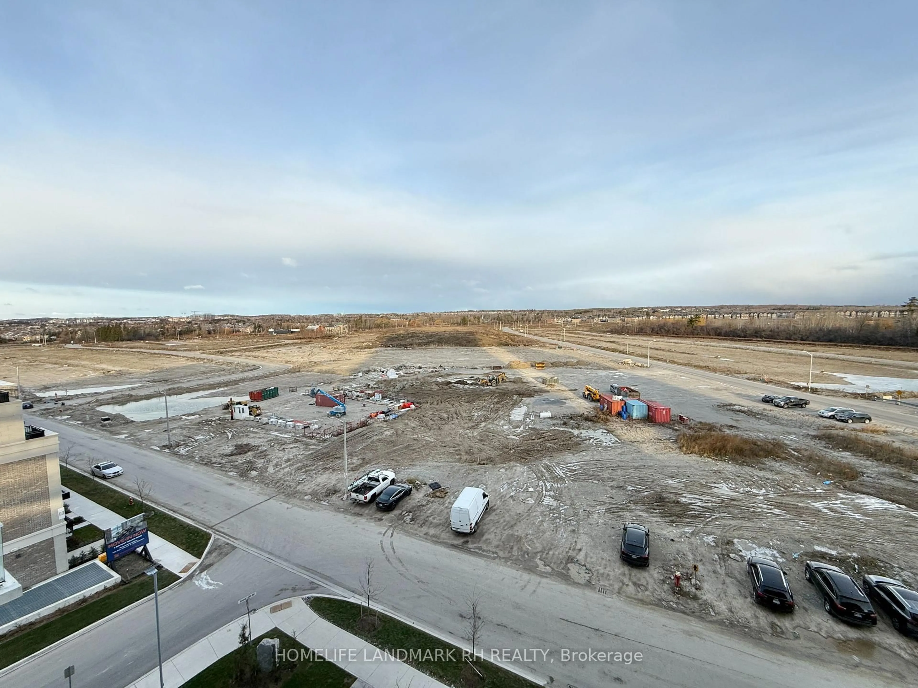 A pic from outside/outdoor area/front of a property/back of a property/a pic from drone, building for 2 David Eyer Rd #626, Richmond Hill Ontario L4S 0N6