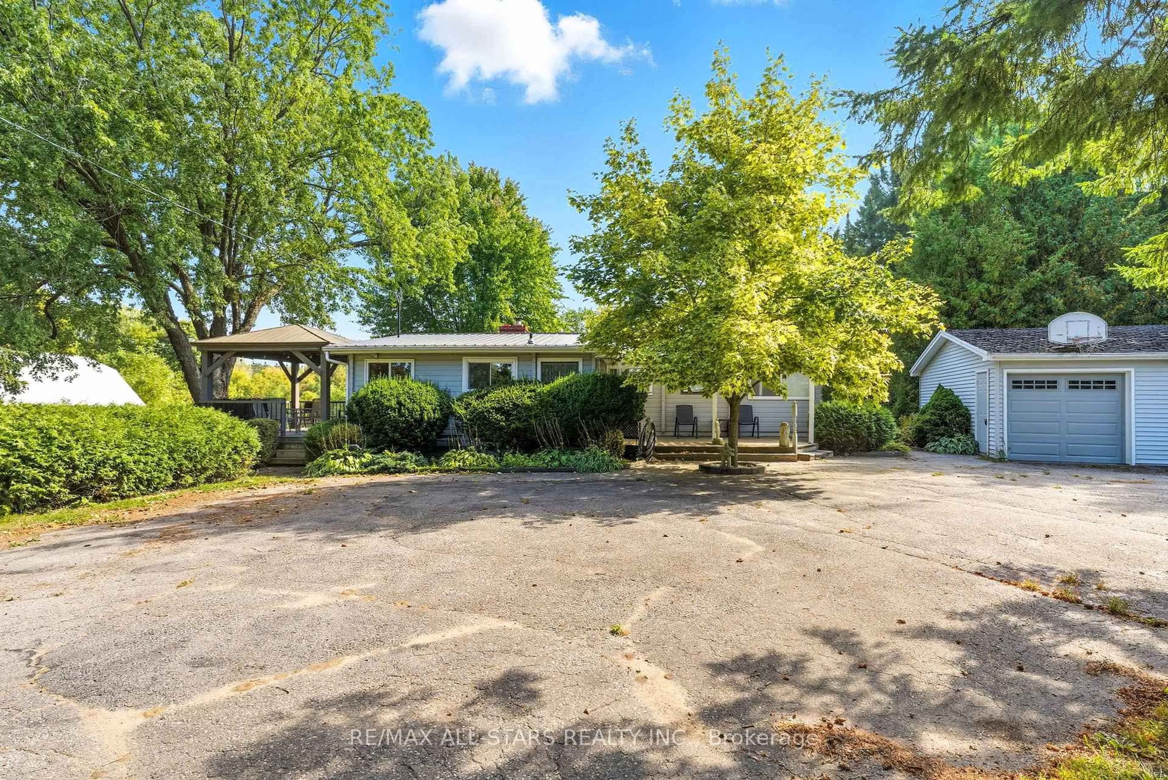 A pic from outside/outdoor area/front of a property/back of a property/a pic from drone, street for 341 Feasby Rd, Uxbridge Ontario L9P 1R1