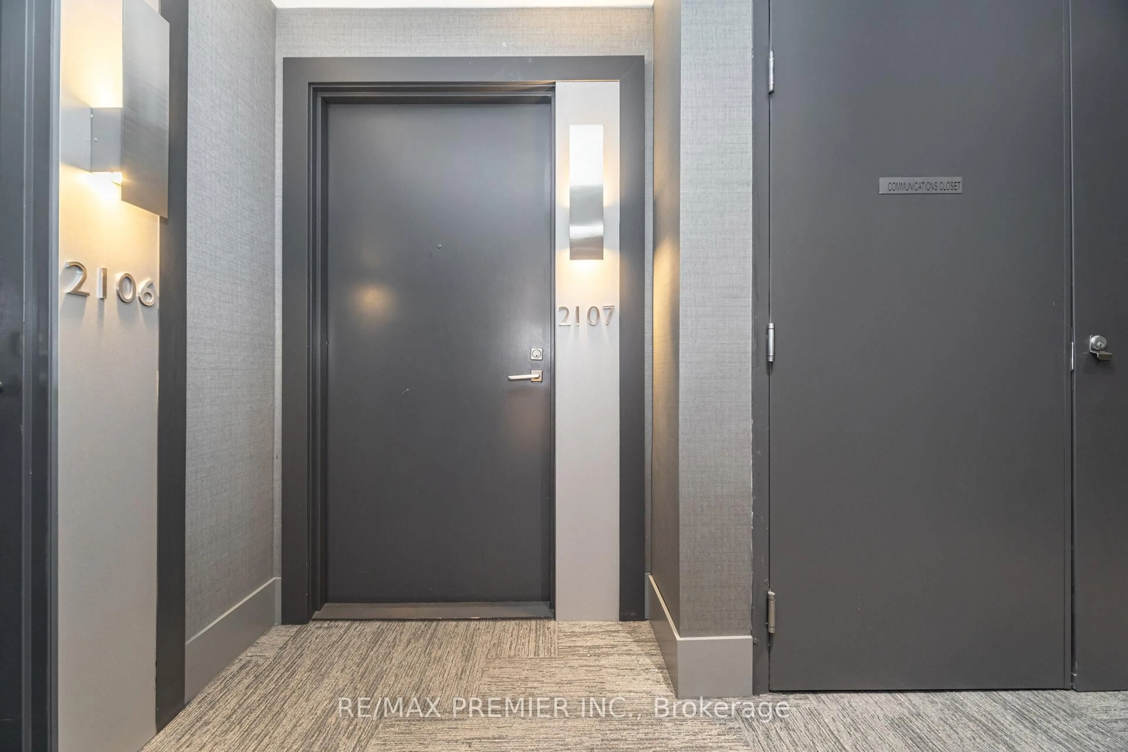 Indoor entryway for 2916 Highway 7 Rd #2107, Vaughan Ontario L4K 0K6