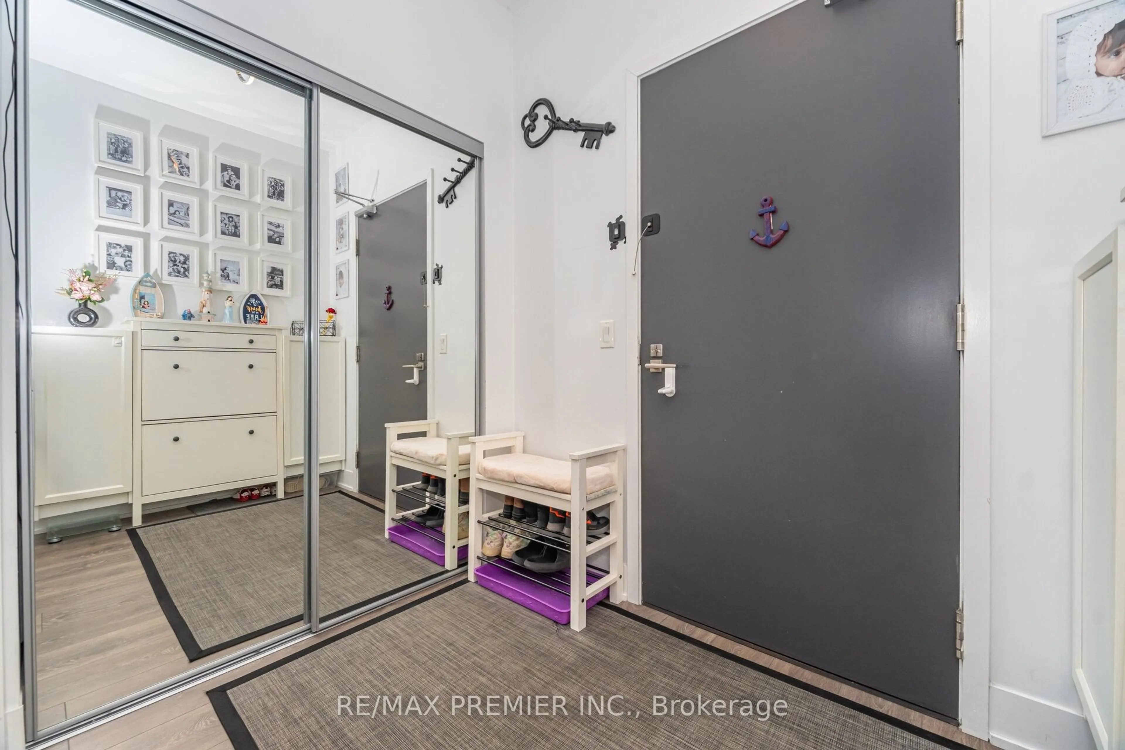 Indoor entryway for 2916 Highway 7 Rd #2107, Vaughan Ontario L4K 0K6