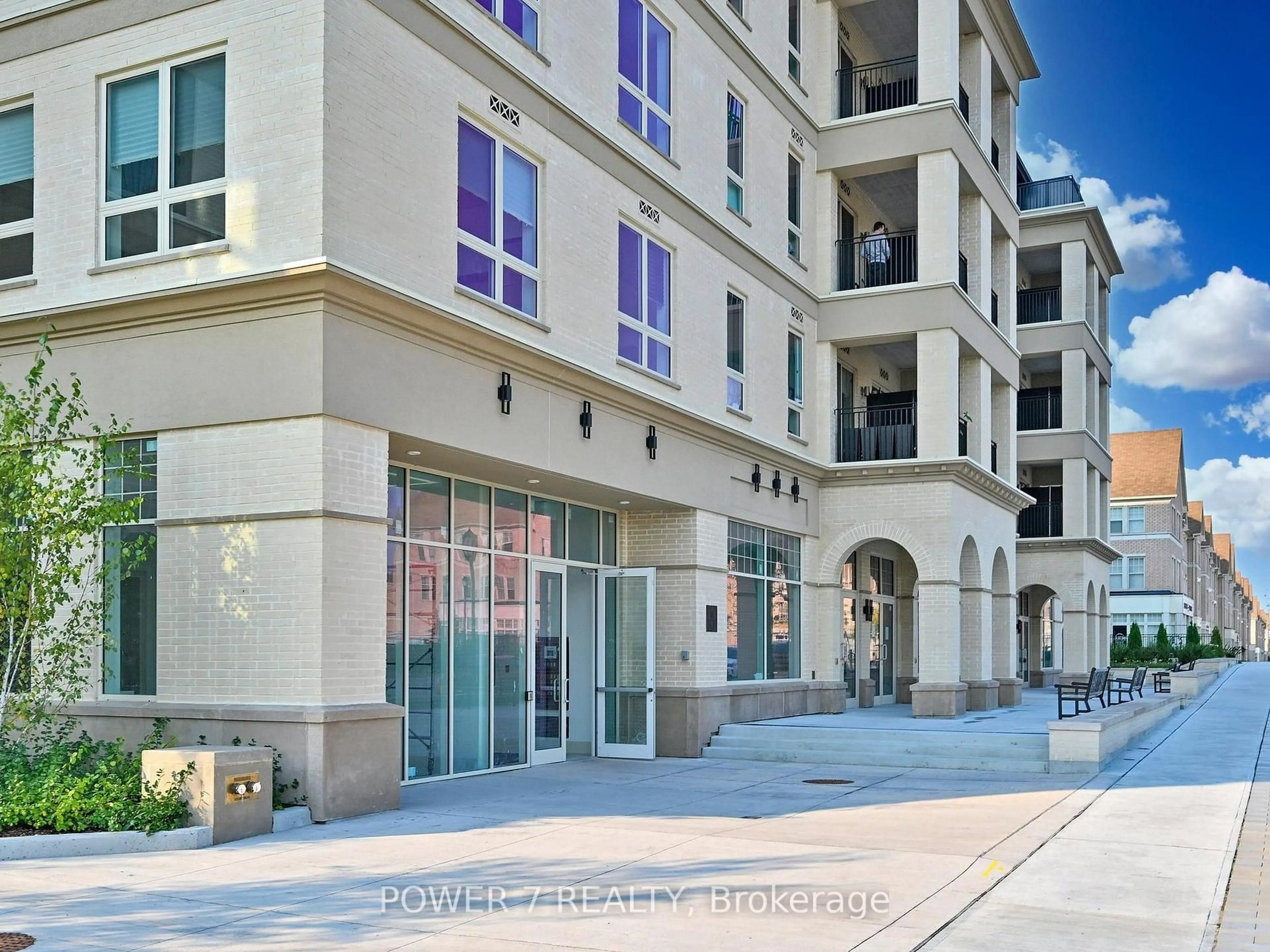 Indoor foyer for 101 Cathedral High St #337, Markham Ontario L6C 3L8