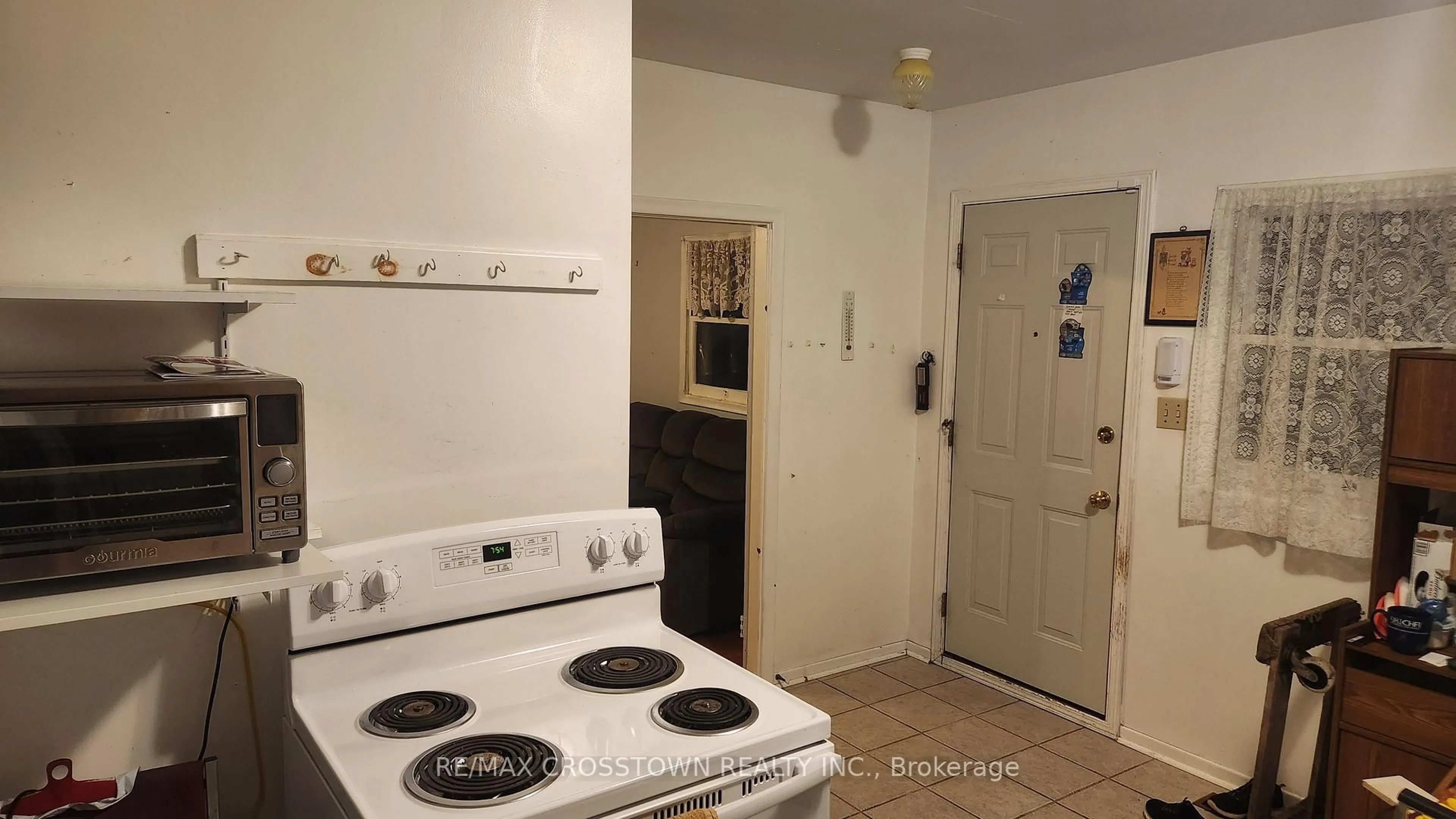 Standard kitchen, unknown for 5274 10th Line, Essa Ontario L0L 1L0