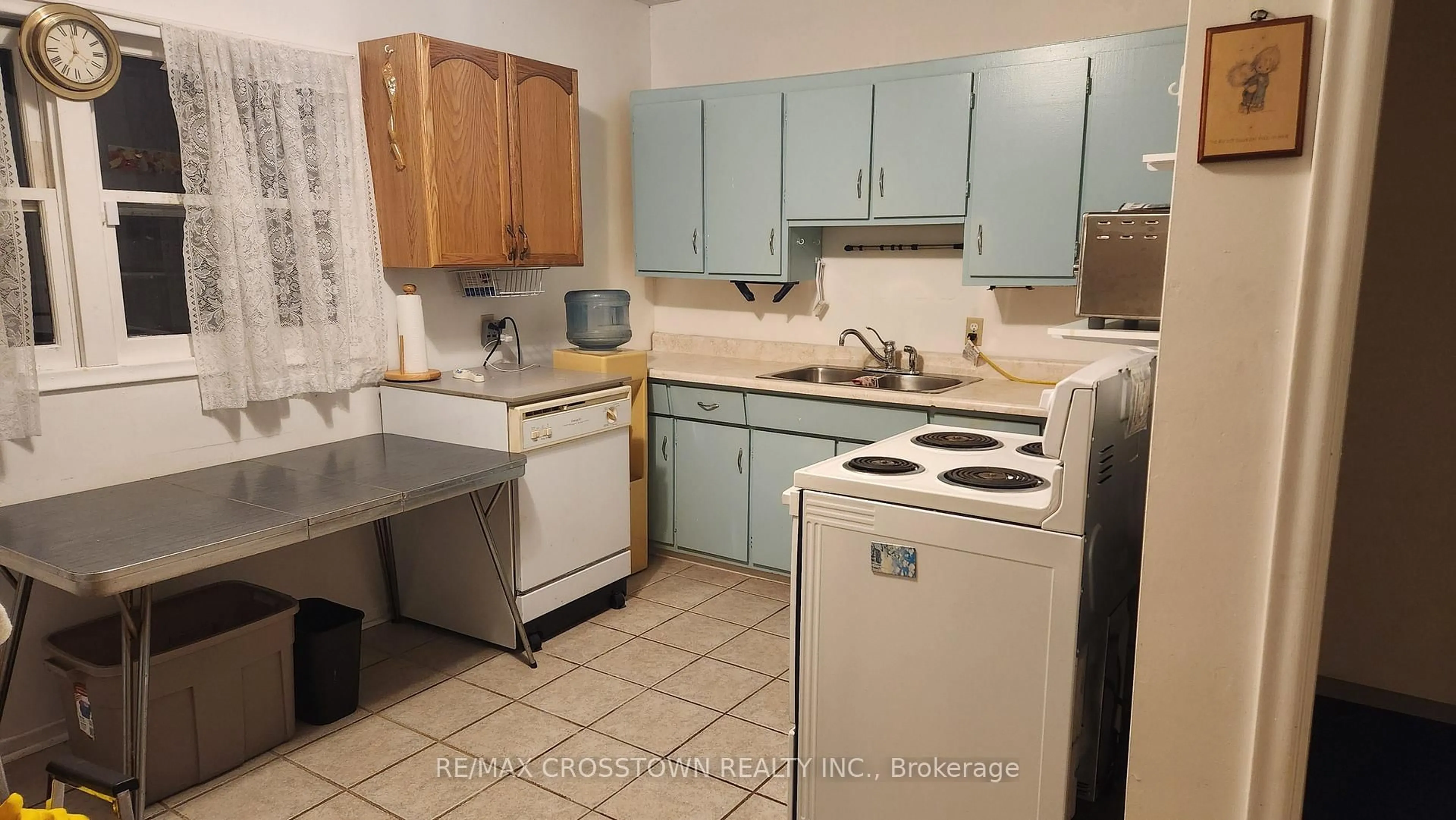 Standard kitchen, unknown for 5274 10th Line, Essa Ontario L0L 1L0