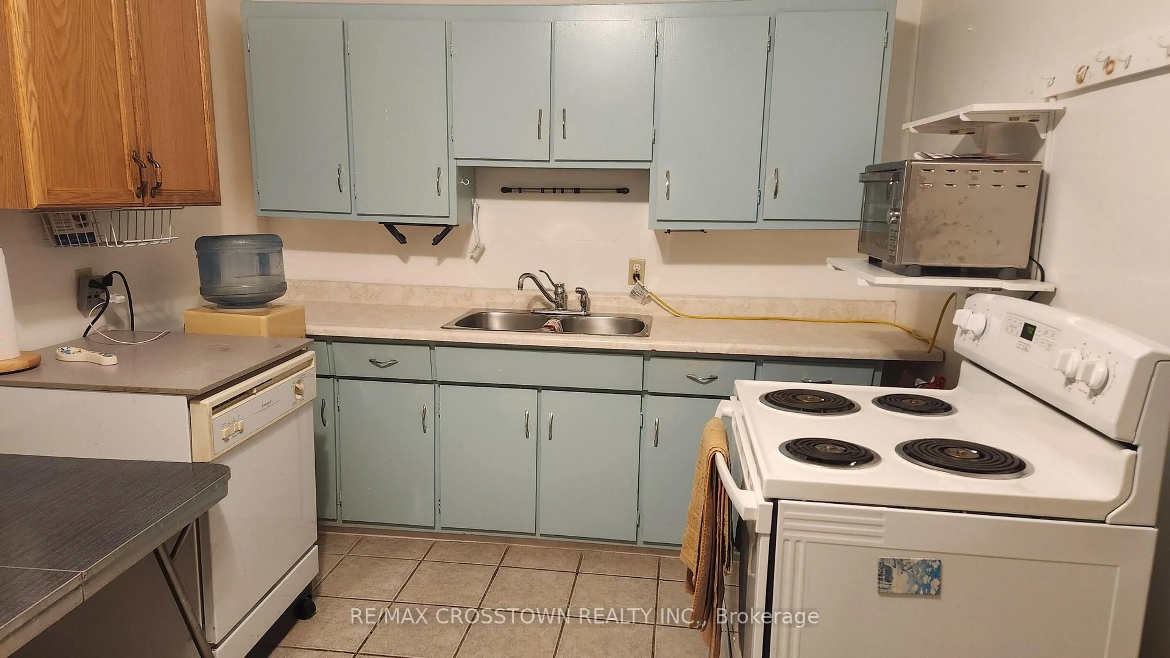 Standard kitchen, unknown for 5274 10th Line, Essa Ontario L0L 1L0
