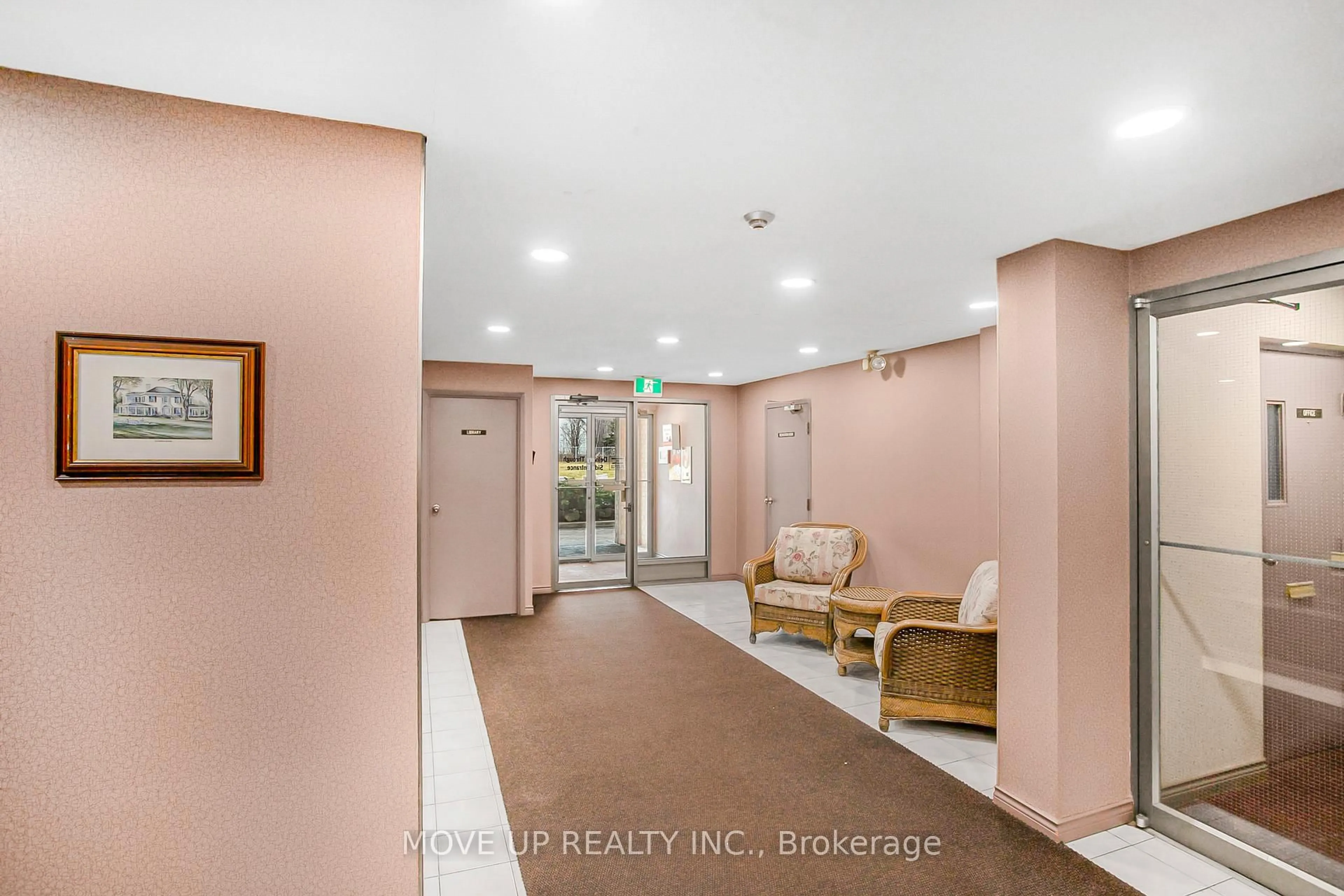 Indoor foyer for 249 Major Mackenzie Dr #203, Richmond Hill Ontario L4C 9M8