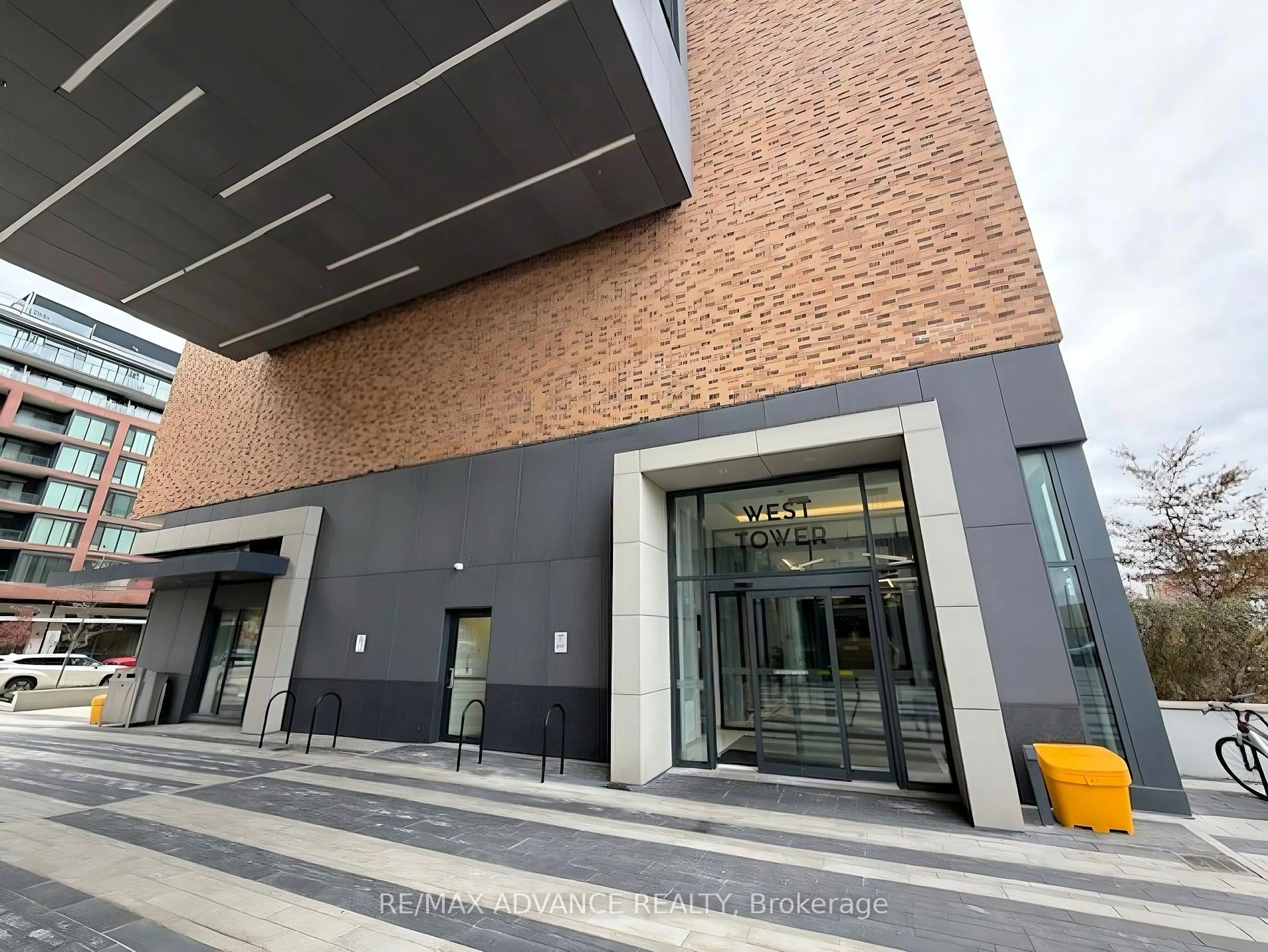 Indoor foyer for 100 Eagle Rock Way #616, Vaughan Ontario L6A 5B9