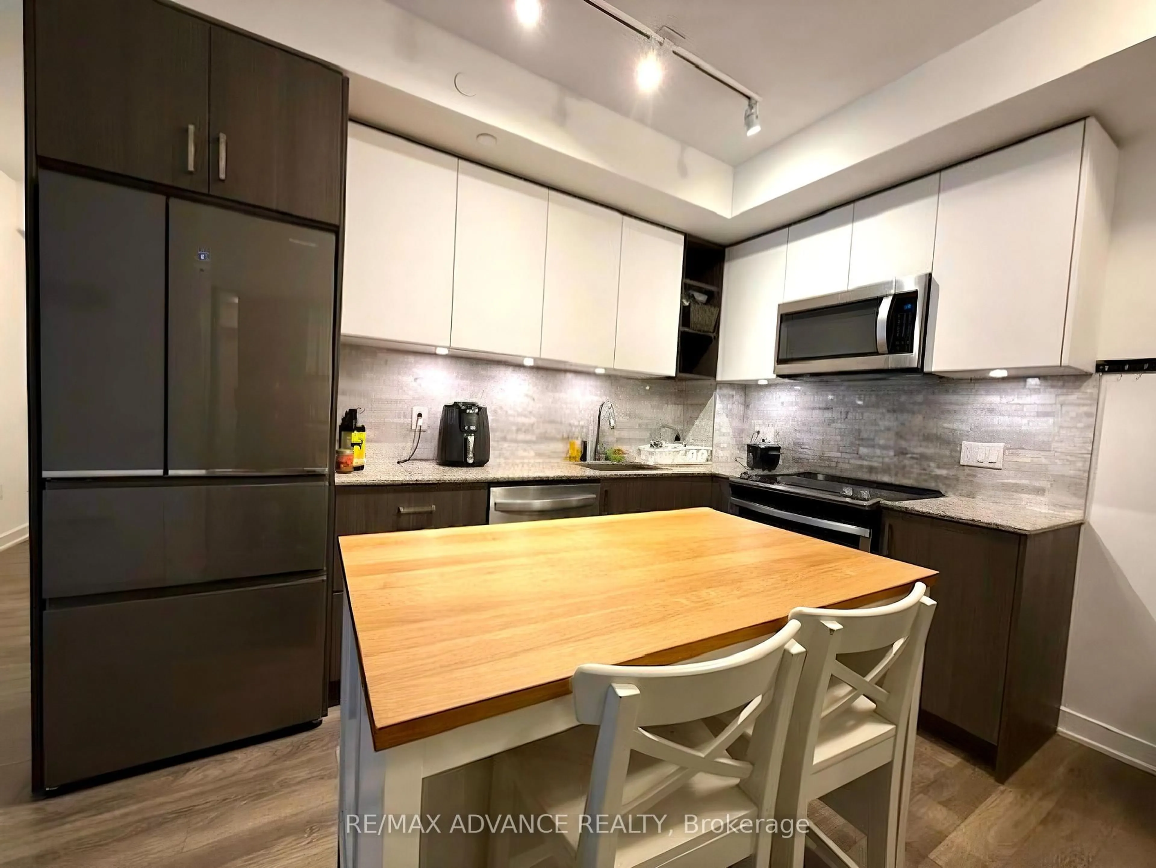 Unknown for 100 Eagle Rock Way #616, Vaughan Ontario L6A 5B9