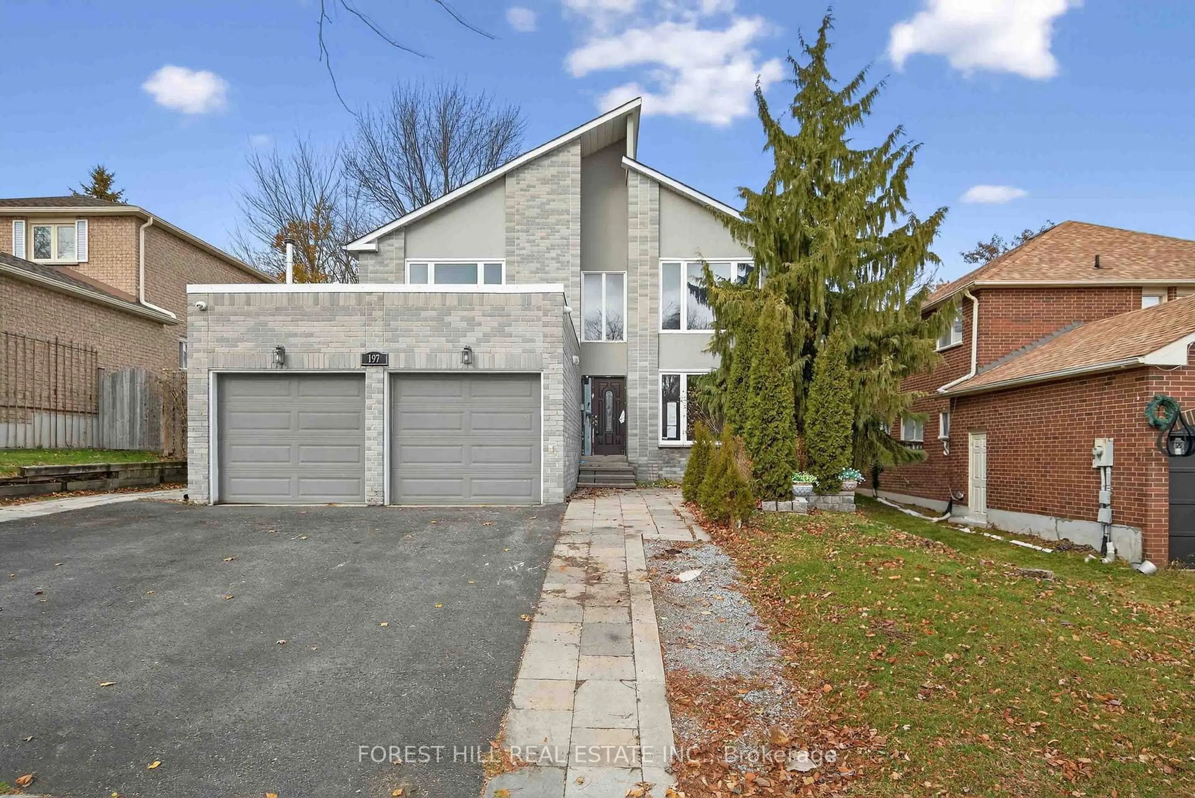 Home with brick exterior material, street for 197 Bristol Rd, Newmarket Ontario L3Y 7X9