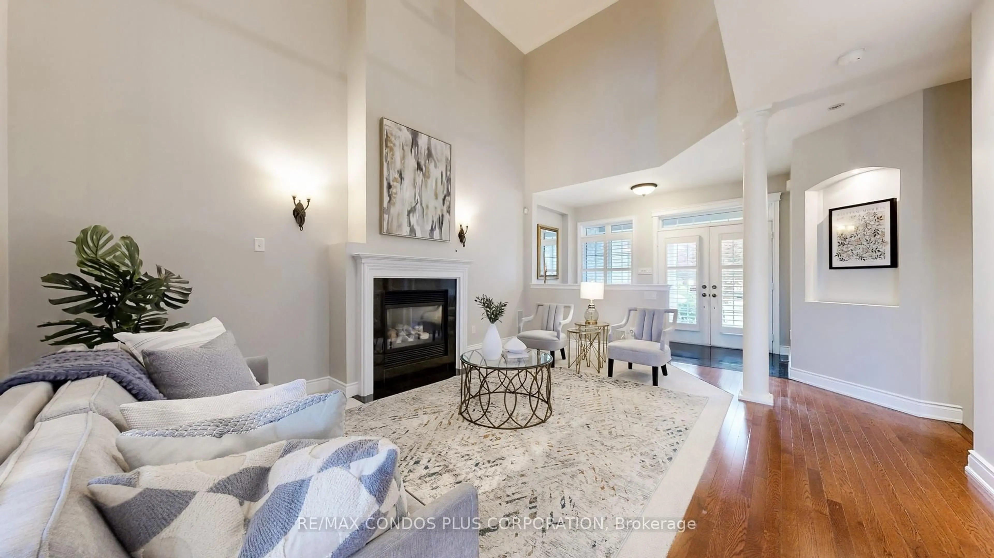 Living room with furniture, unknown for 81 Stonecliffe Cres, Aurora Ontario L4G 7Z7