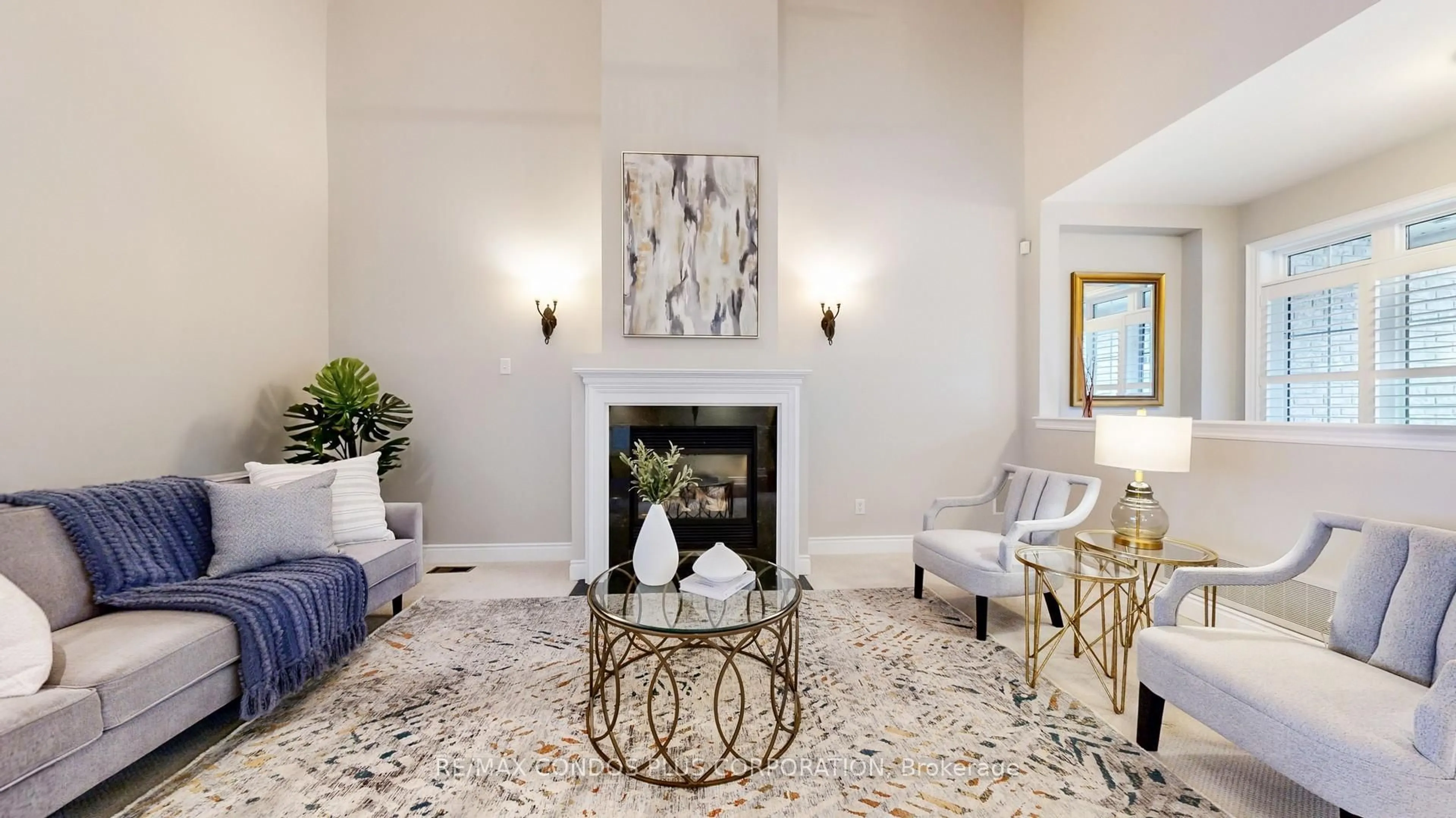 Living room with furniture, unknown for 81 Stonecliffe Cres, Aurora Ontario L4G 7Z7