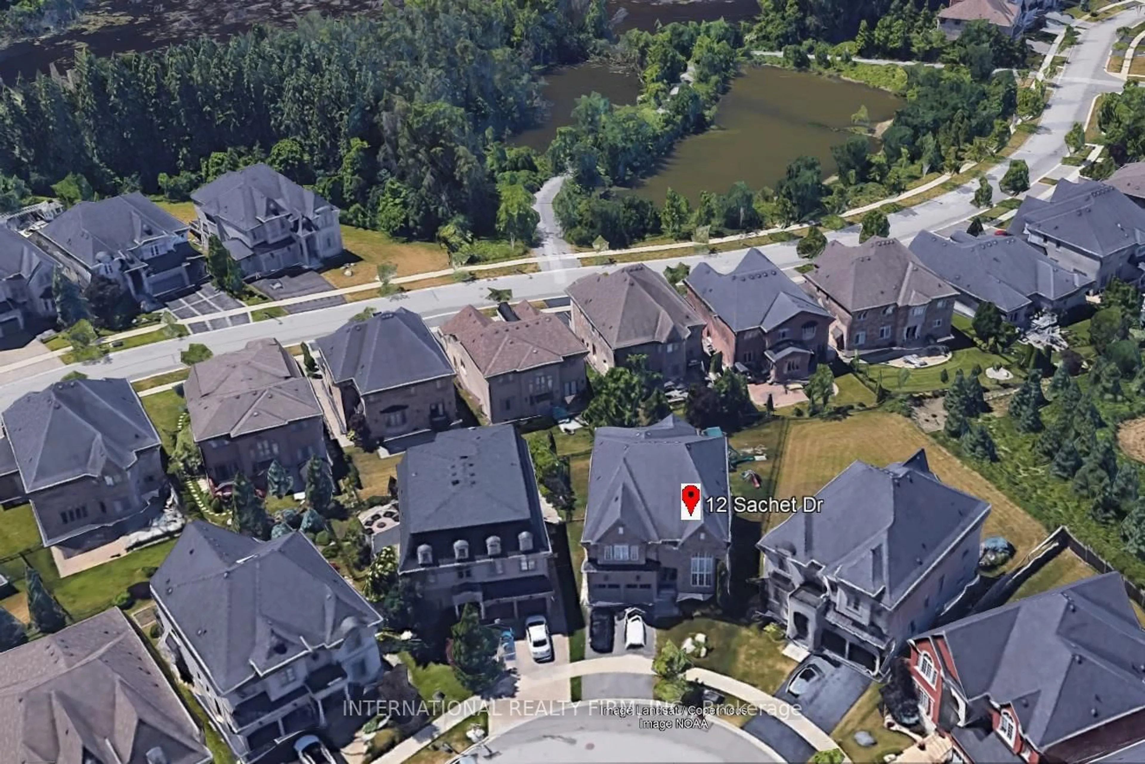 A pic from outside/outdoor area/front of a property/back of a property/a pic from drone, street for 12 Sachet Dr, Richmond Hill Ontario L4E 4S1