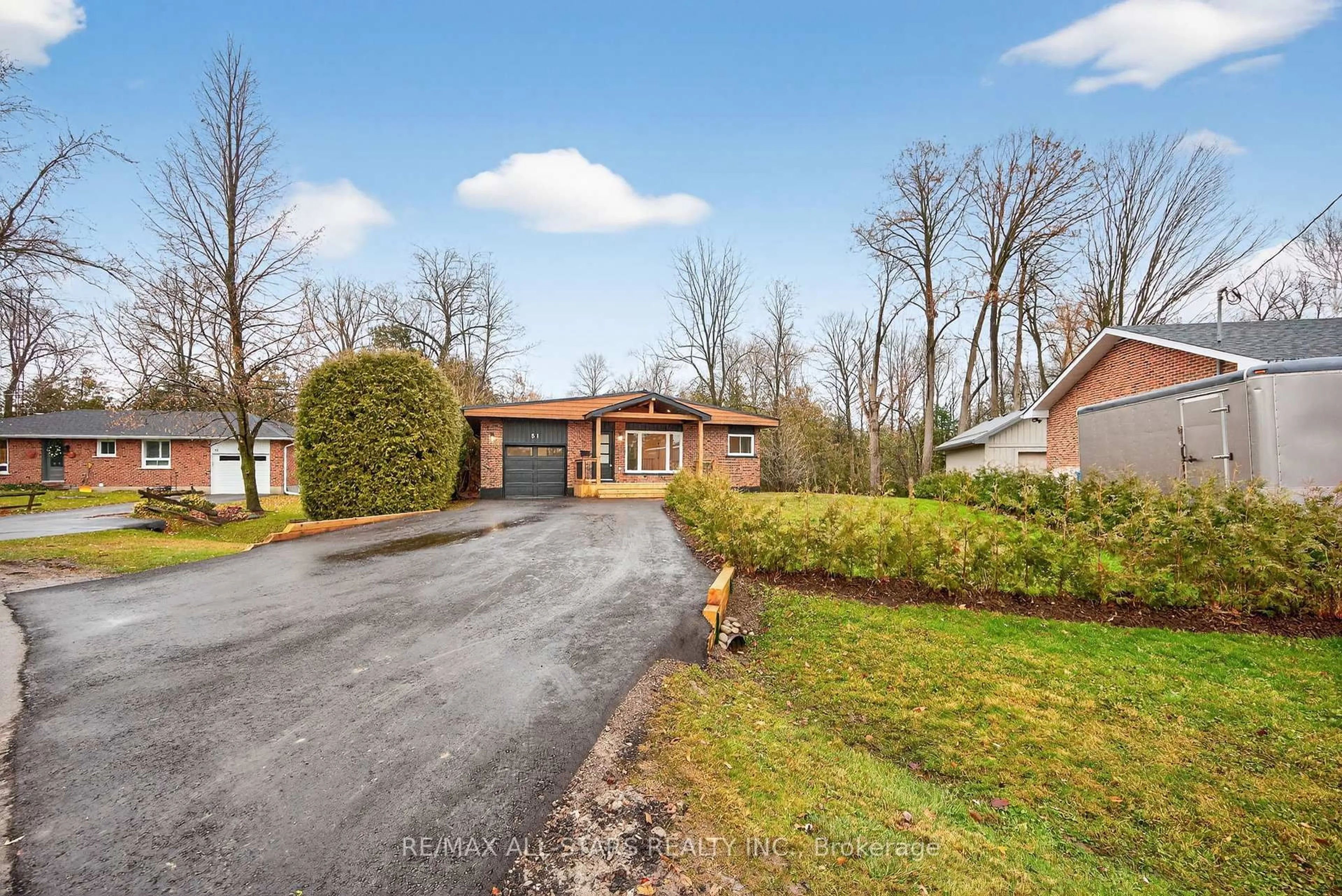 A pic from outside/outdoor area/front of a property/back of a property/a pic from drone, street for 51 Garrett Dr, Georgina Ontario L0E 1R0