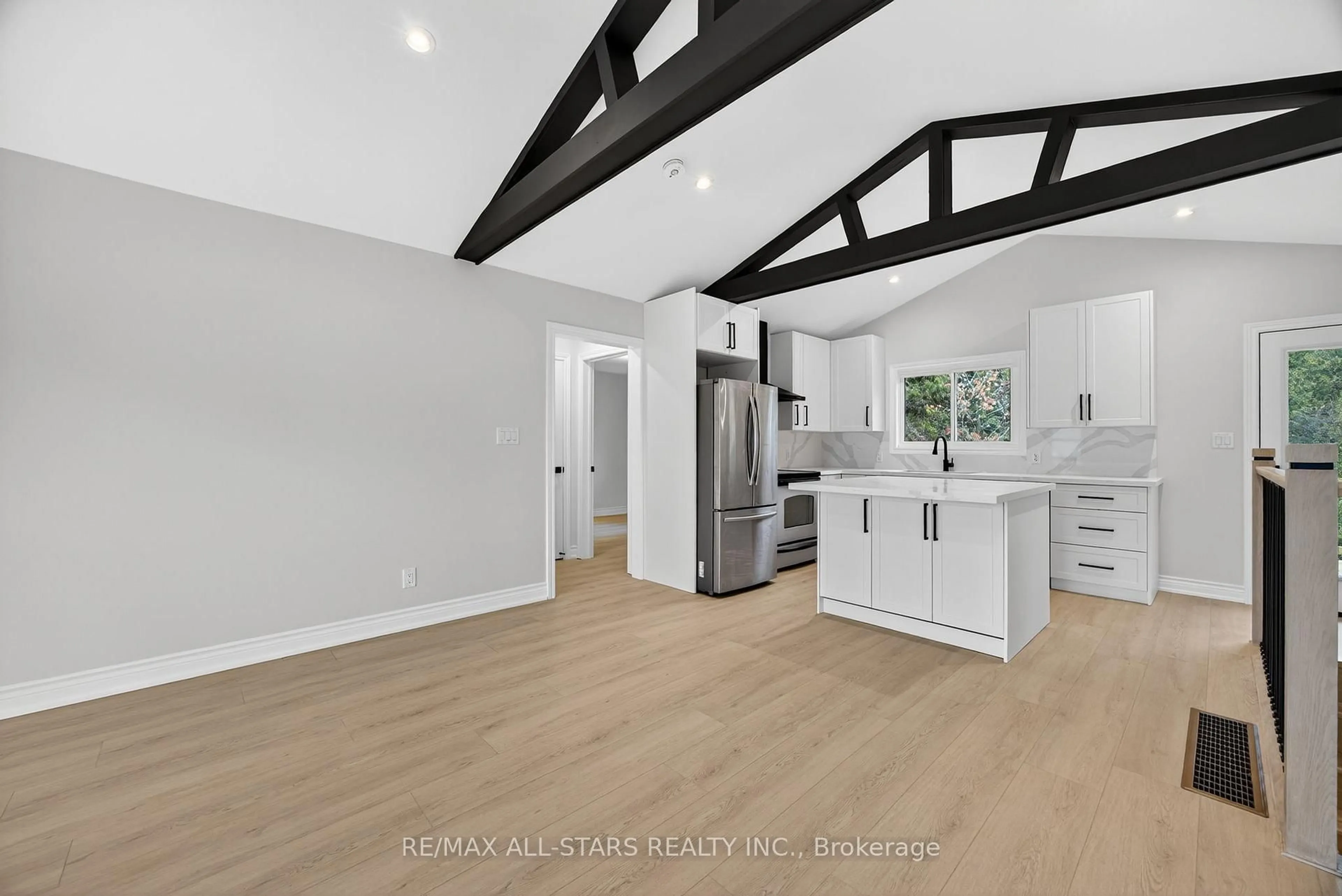 Open concept kitchen, unknown for 51 Garrett Dr, Georgina Ontario L0E 1R0