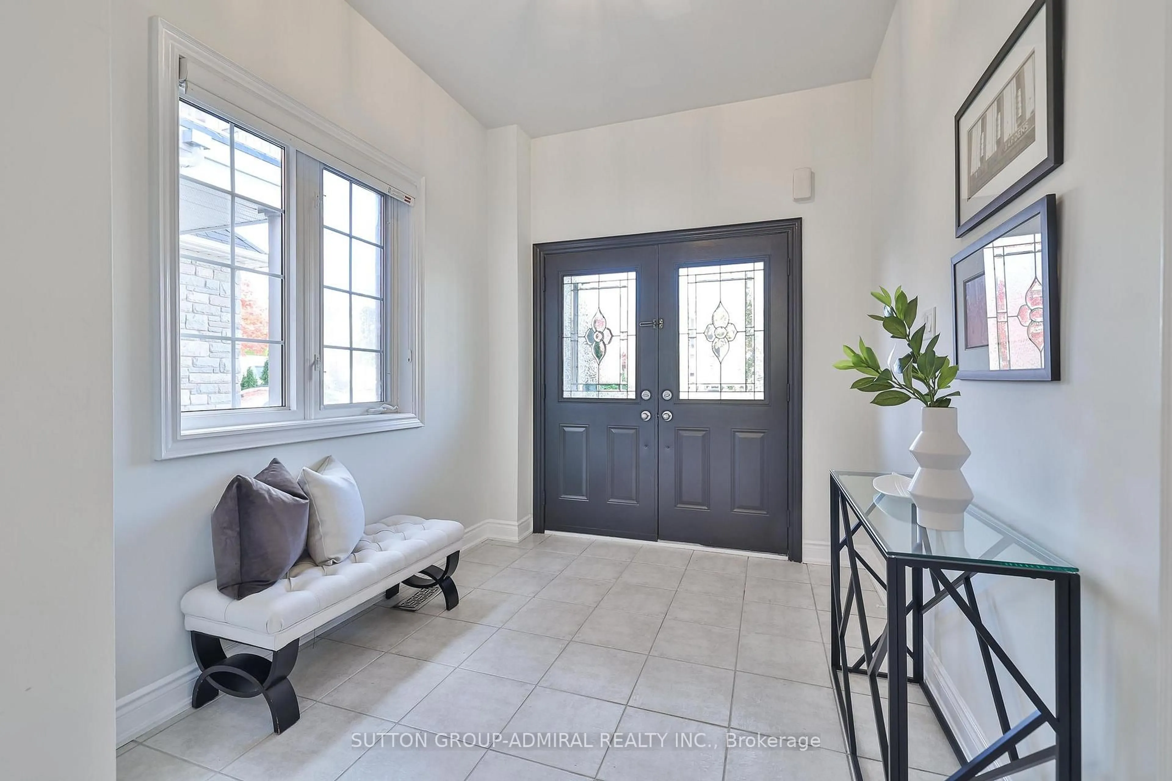 Indoor entryway for 473 Apple Blossom Dr, Vaughan Ontario L4J 9K7