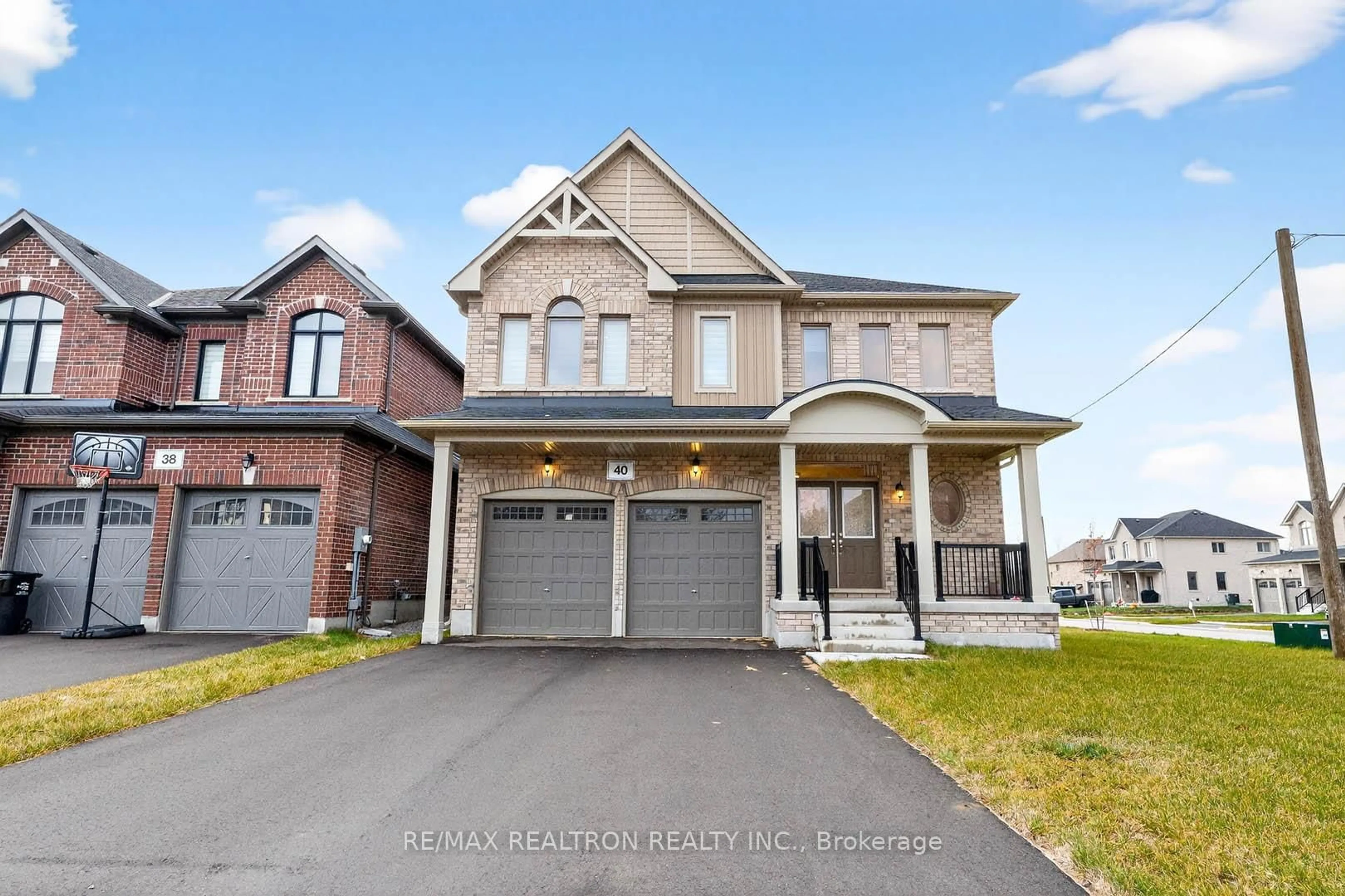 Home with brick exterior material, street for 40 Wakefield Blvd, Essa Ontario L3W 0L9