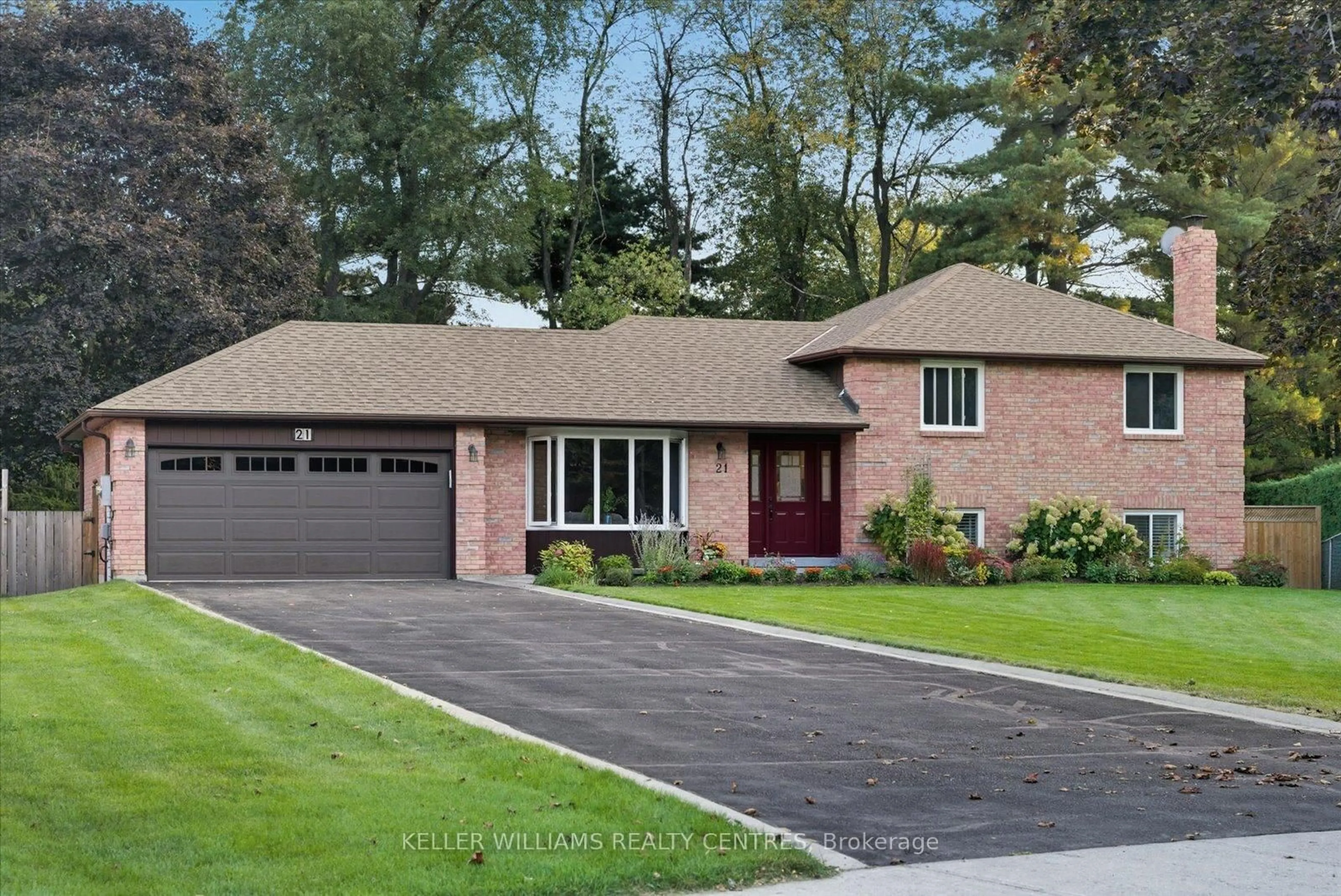 Home with brick exterior material, street for 21 Valentini Ave, East Gwillimbury Ontario L9N 1H8