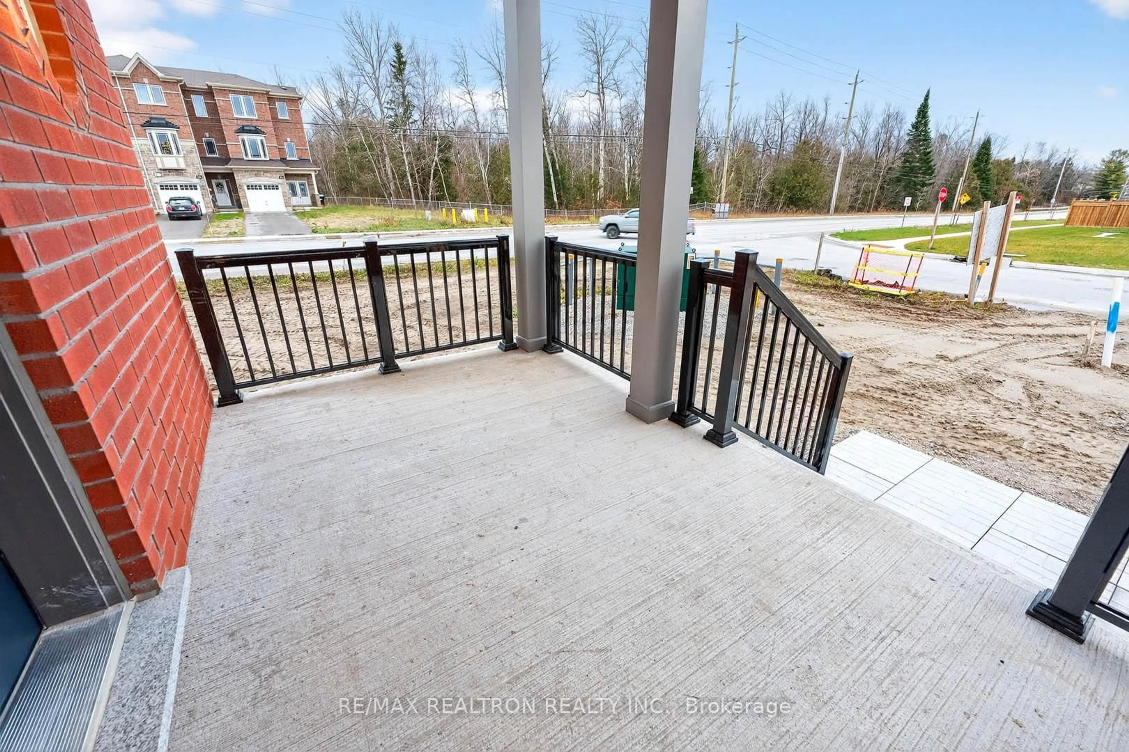 Patio, unknown for 1 Wakefield Blvd, Essa Ontario L3W 0L7